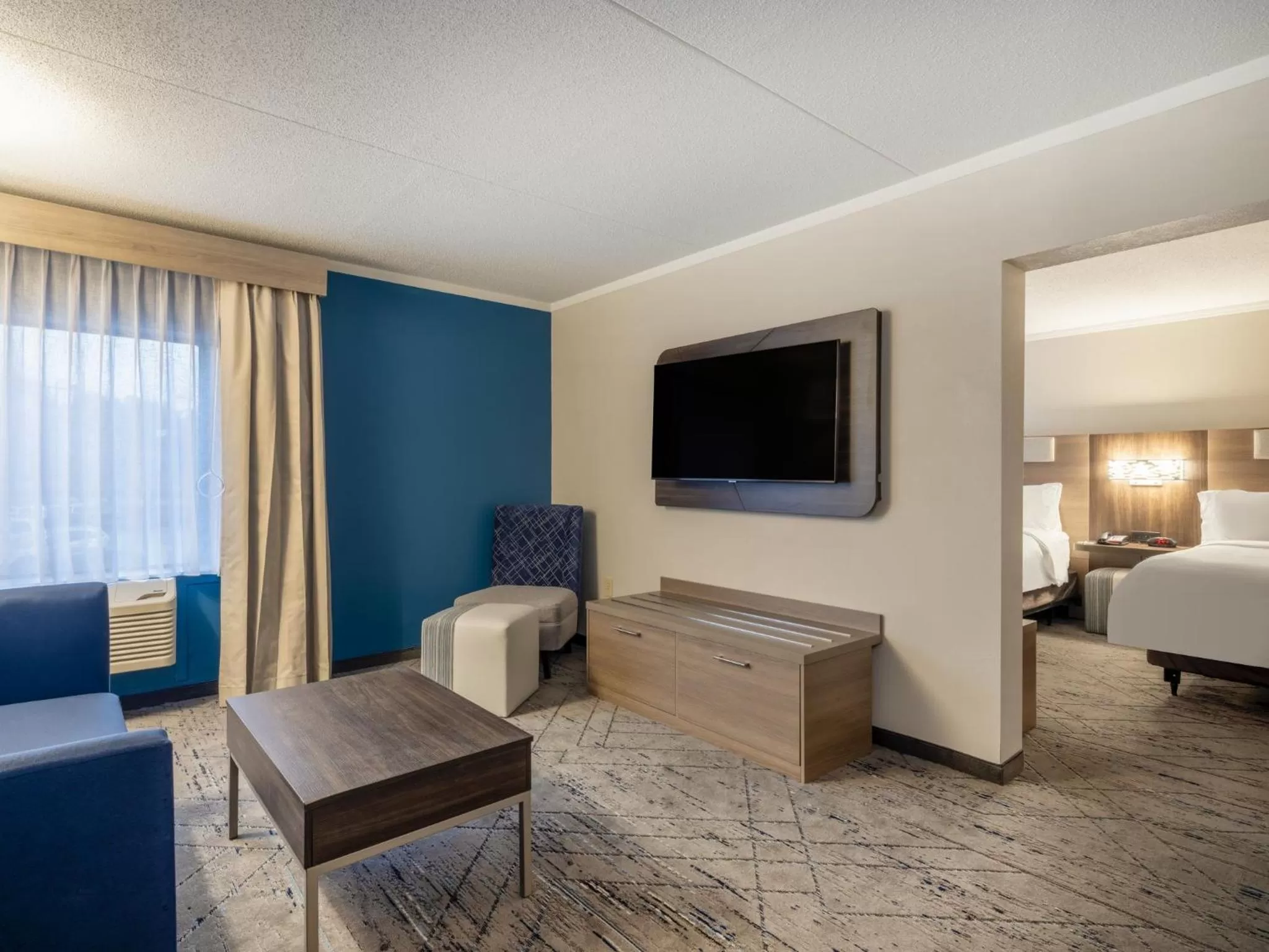 Photo of the whole room, Bed in Holiday Inn Express & Suites Greensboro - I-40 atWendover by IHG