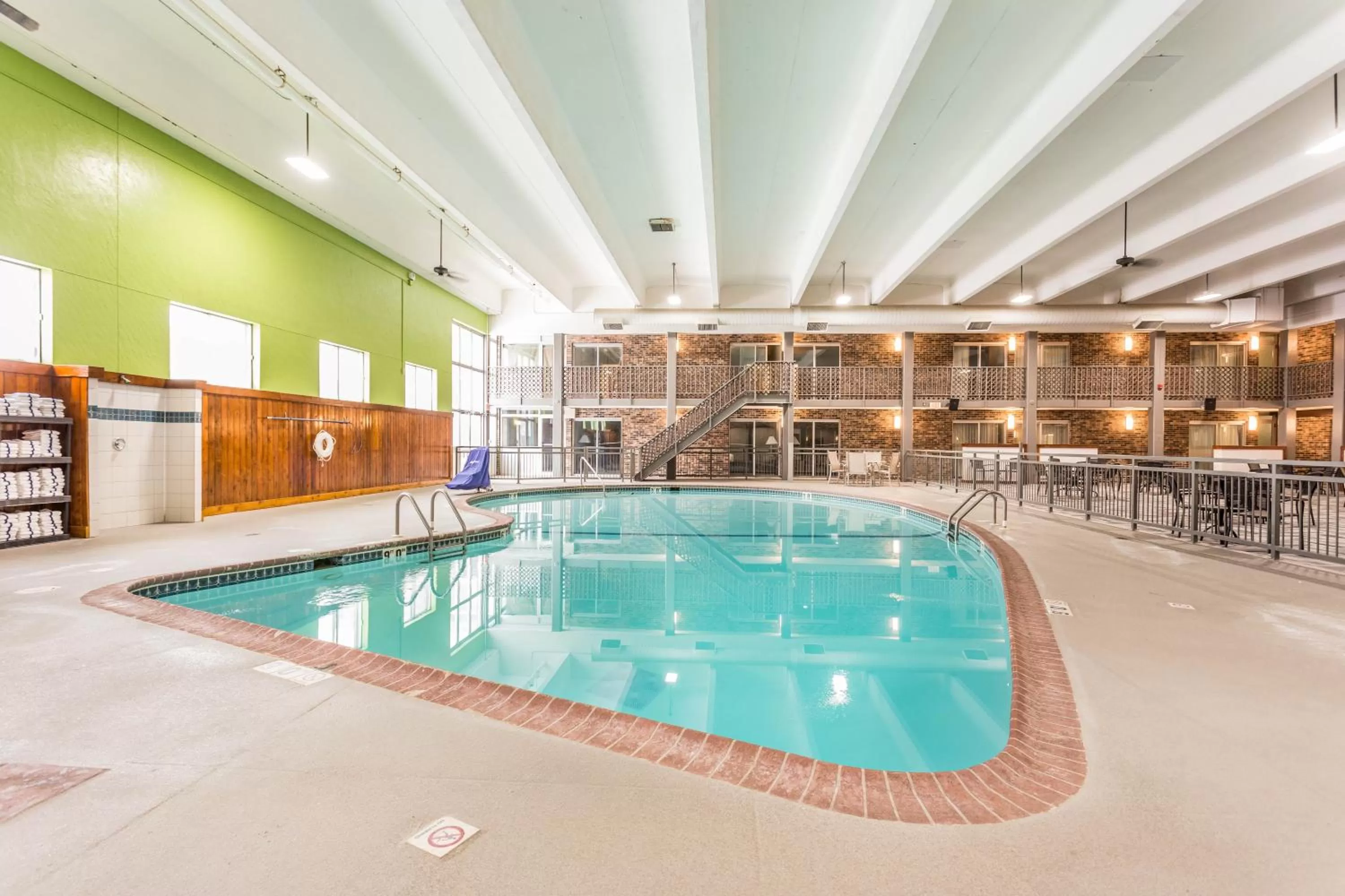 Swimming pool in EverSpring Inn and Suites