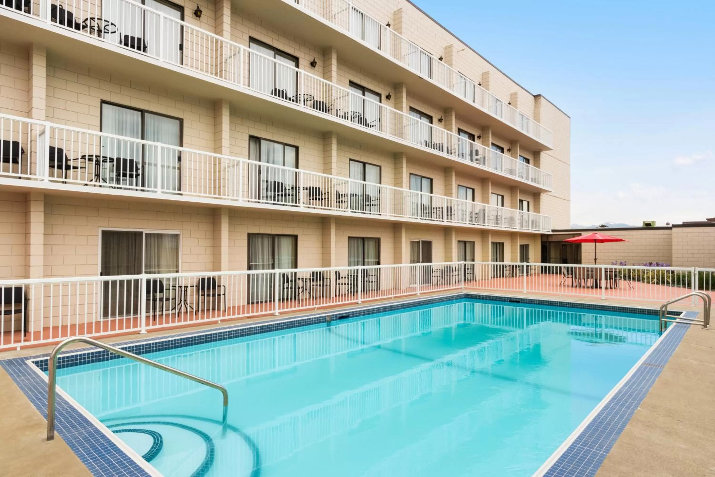 Balcony/Terrace in Days Inn by Wyndham Cranbrook Conference Centre