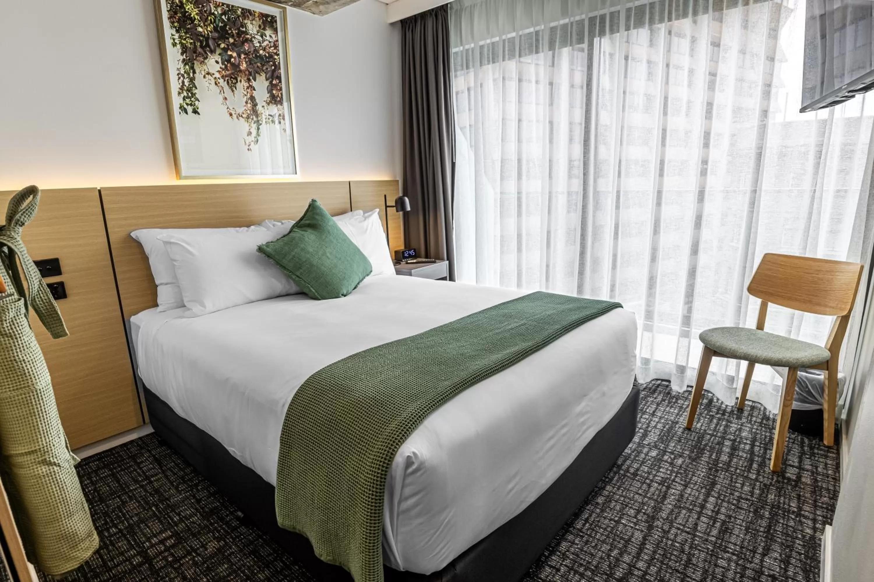 Photo of the whole room, Bed in Song Hotel Sydney