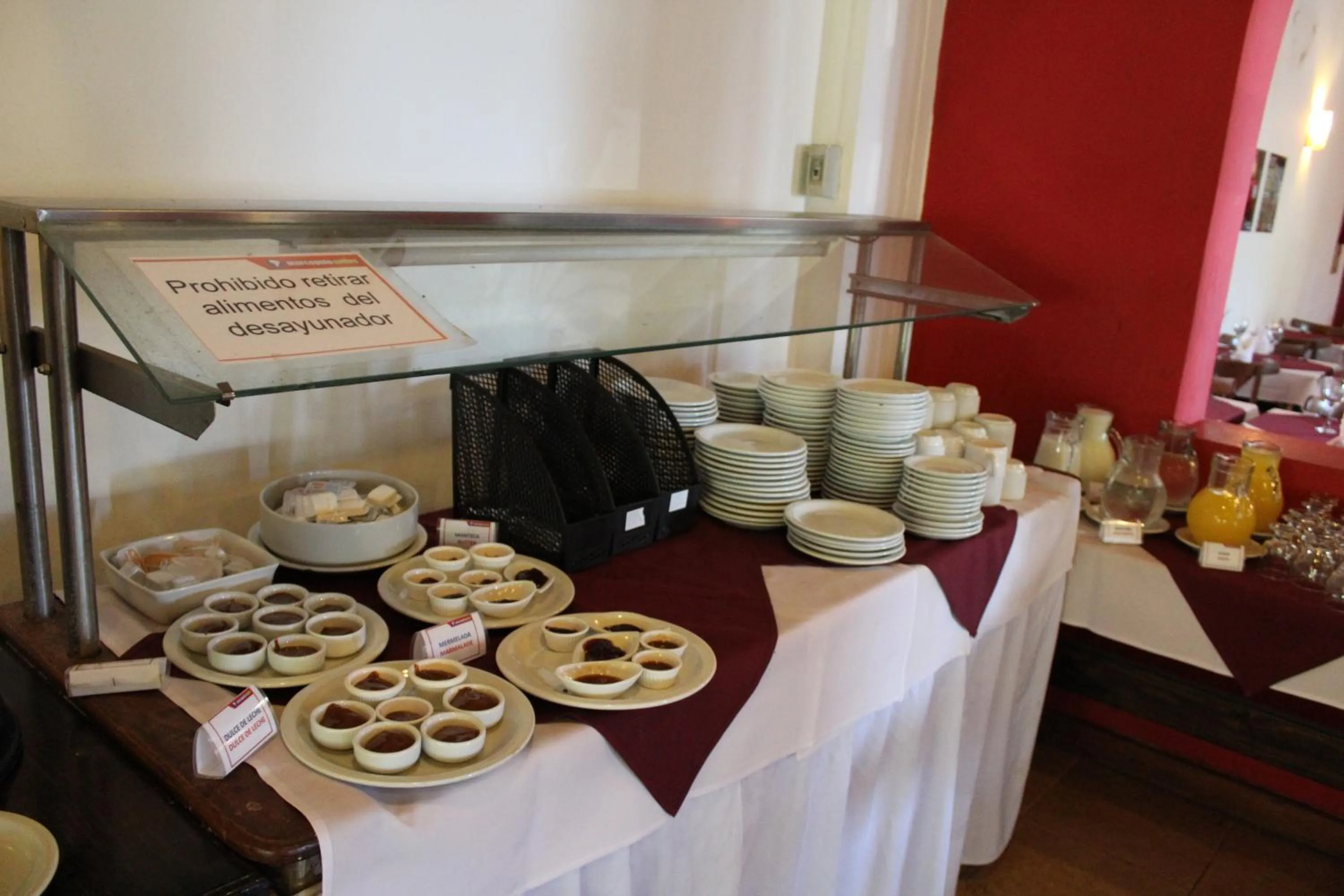 Buffet breakfast in Marcopolo Suites Iguazu