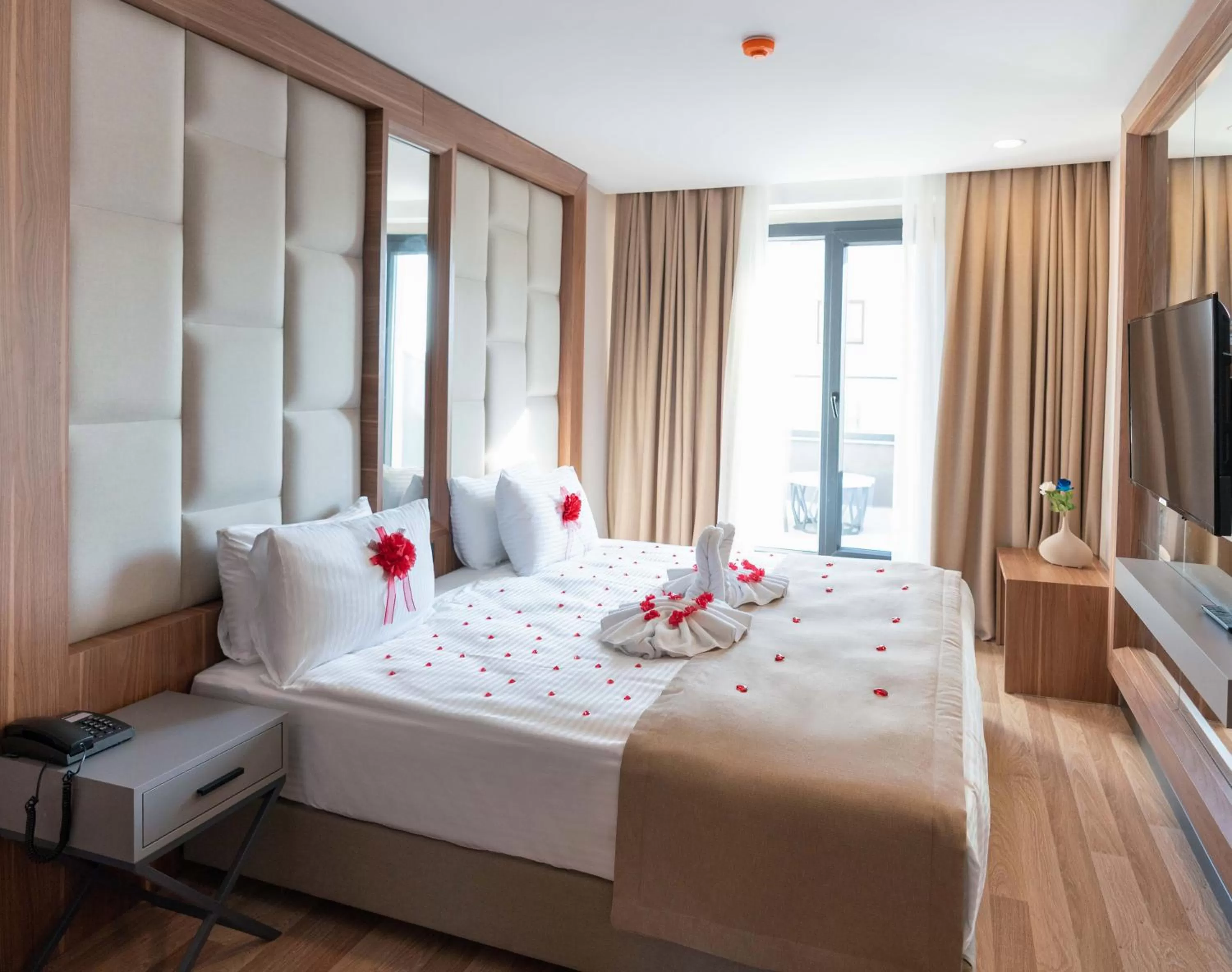 Photo of the whole room, Bed in Four Sides Taksim Lion Hotel&Spa
