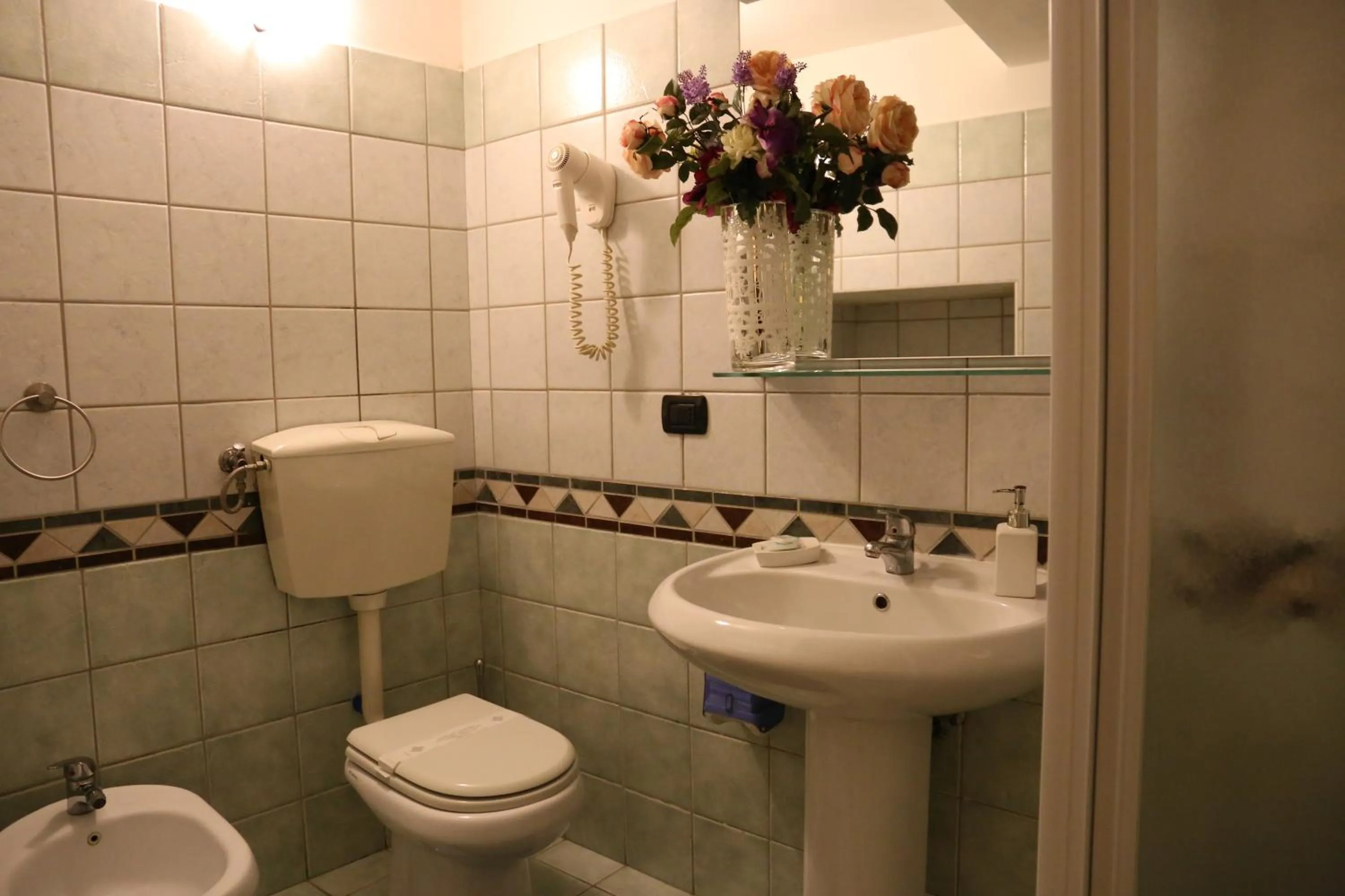 Shower in Albergo Del Centro Storico