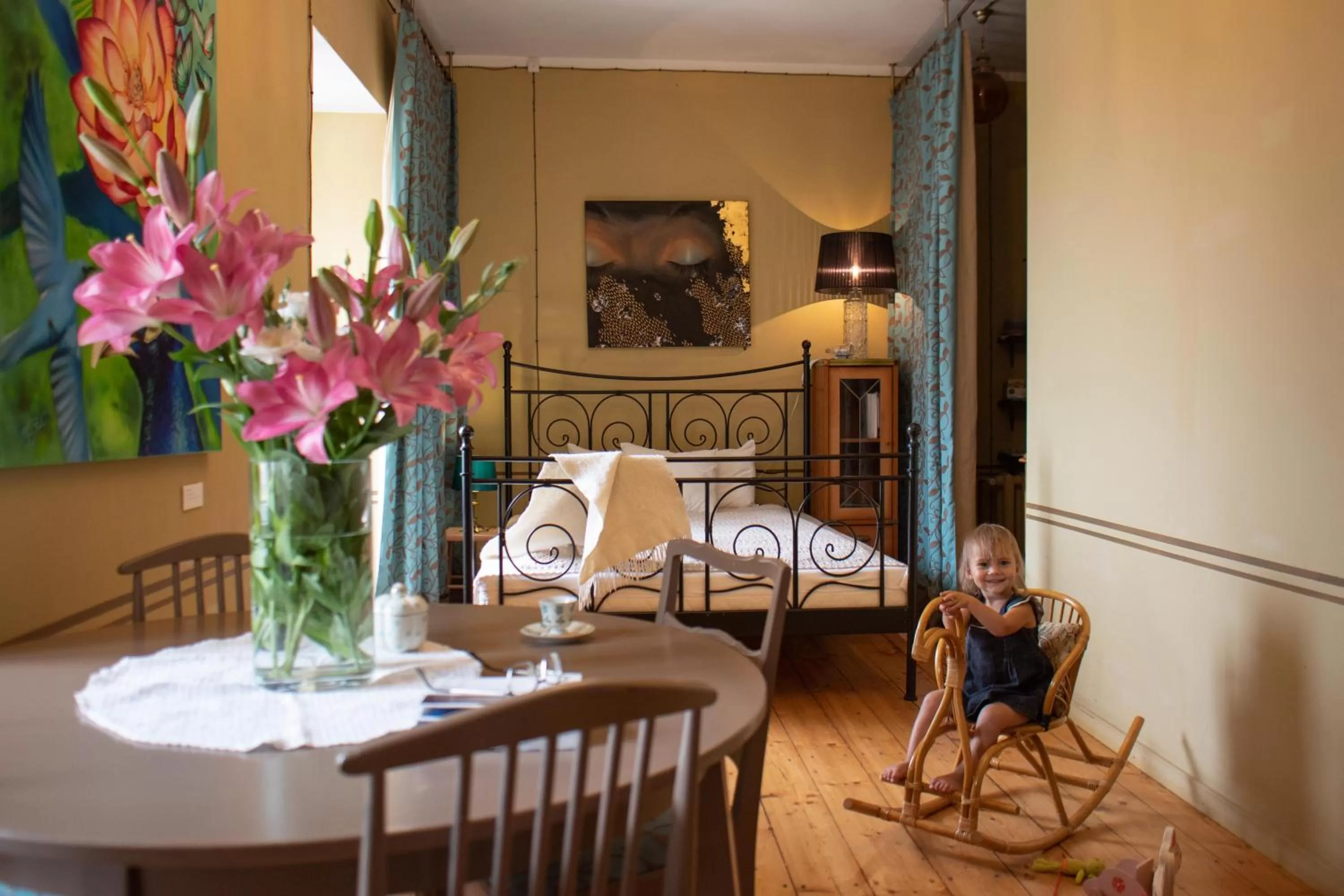 Bed, Restaurant/Places to Eat in Roberta Hercberga Apartamenti