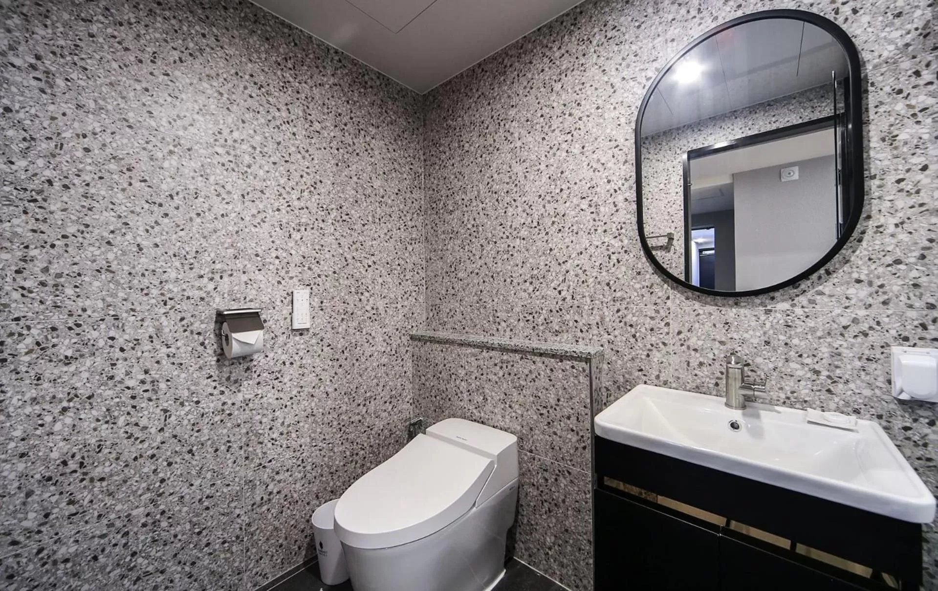 Toilet in Maron Hotel Nampo