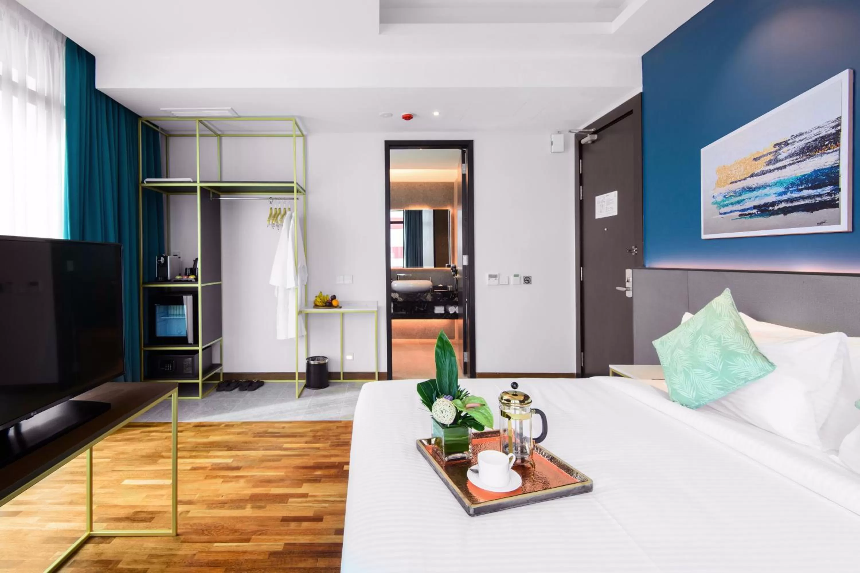 Coffee/tea facilities, Bed in SAVV HOTEL