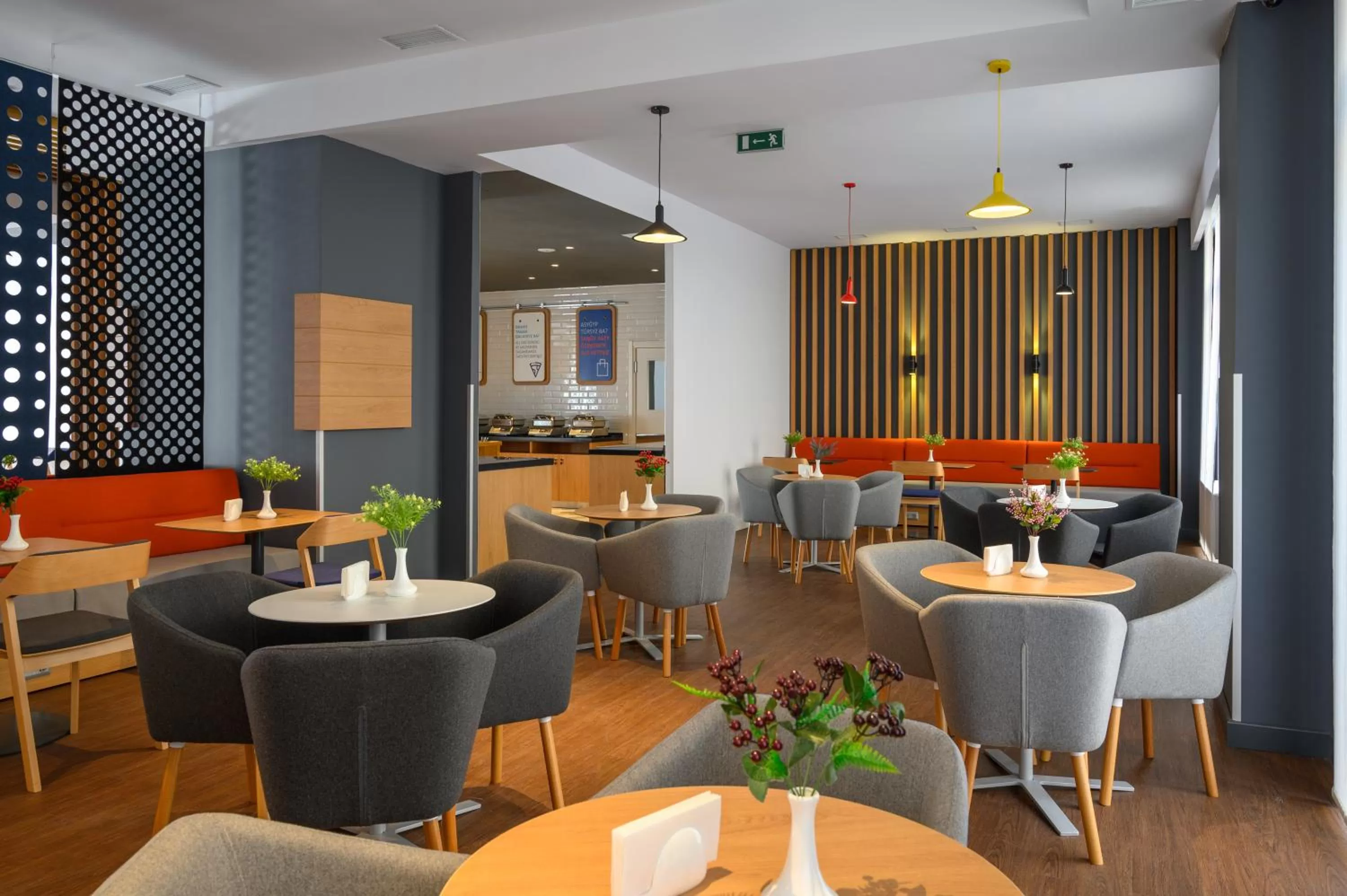 Restaurant/places to eat in Holiday Inn Express - Almaty by IHG