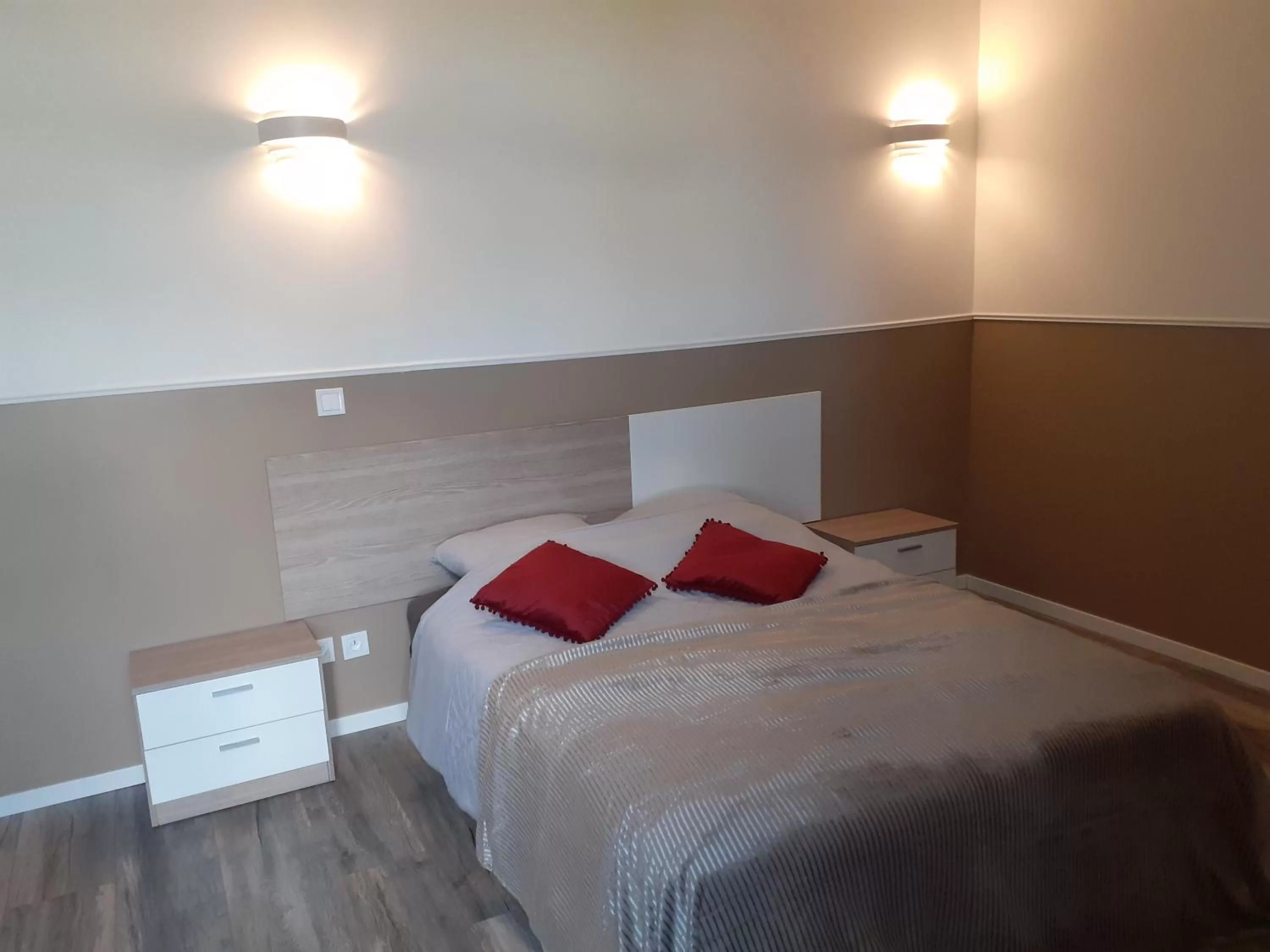 Bedroom, Bed in CHAMBRES D'HOTES DANS DOMAINE DE CHARME A EPERNAY