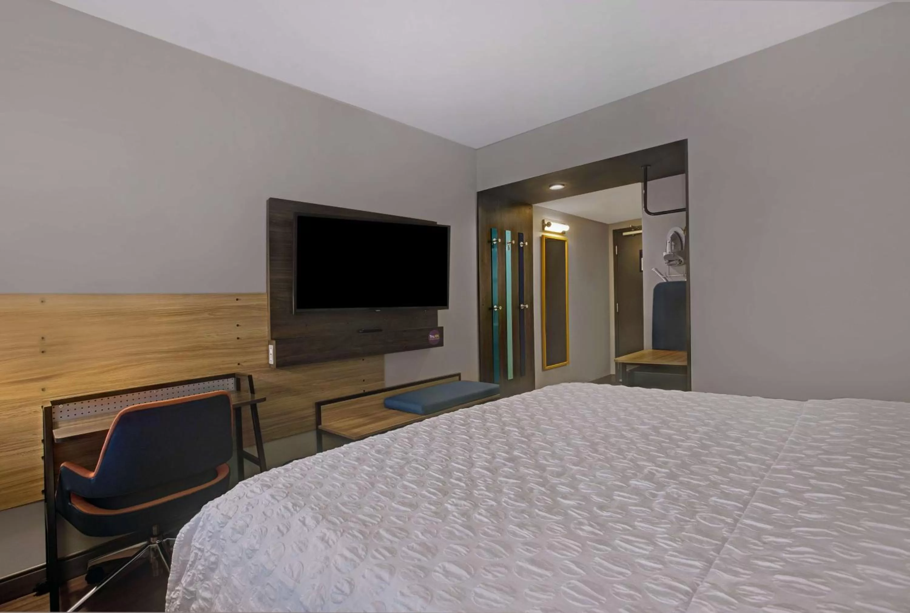 Bedroom, Bed in Tru By Hilton Knoxville West Turkey Creek