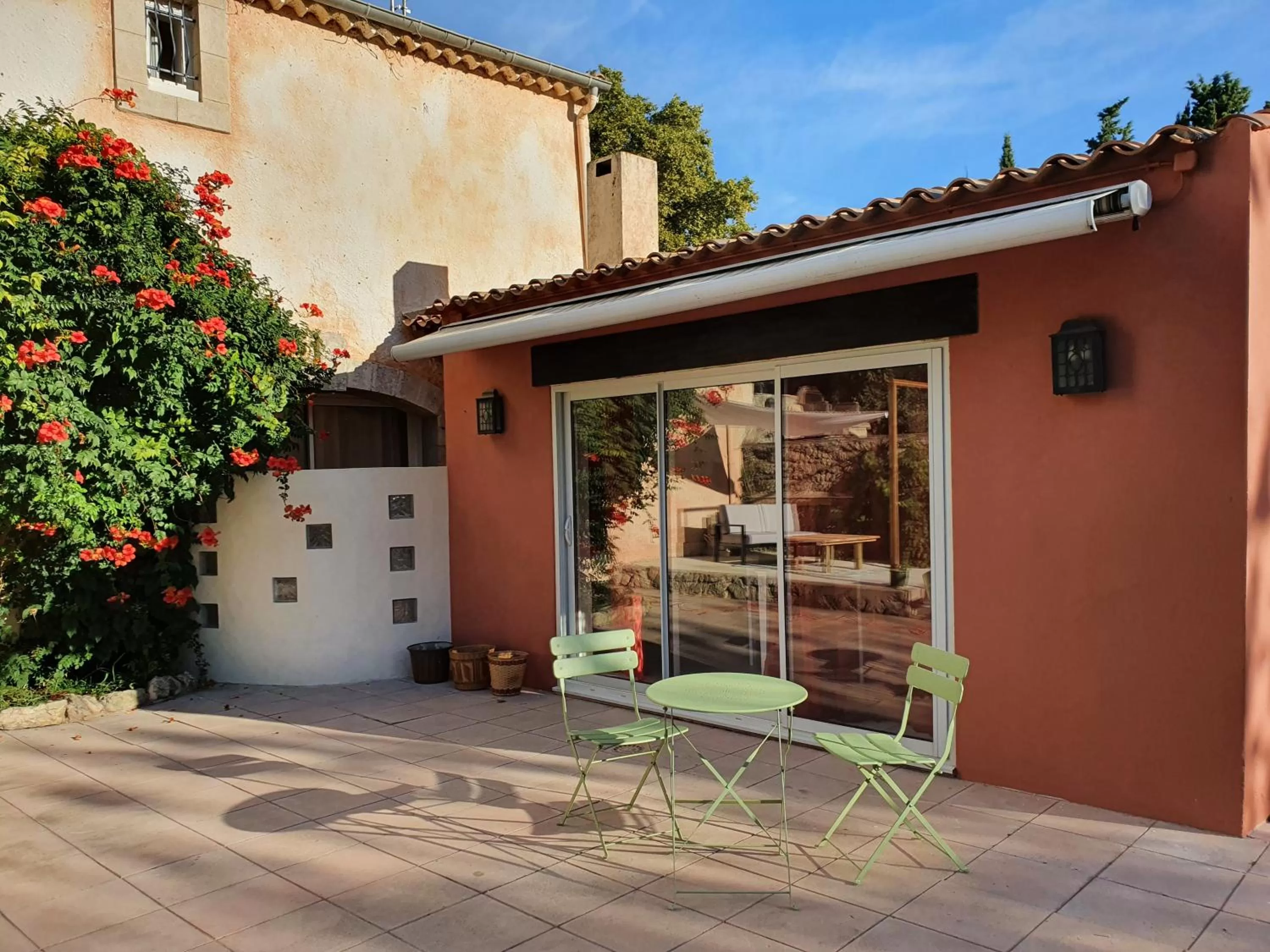 Property Building in Au secret des Brégines