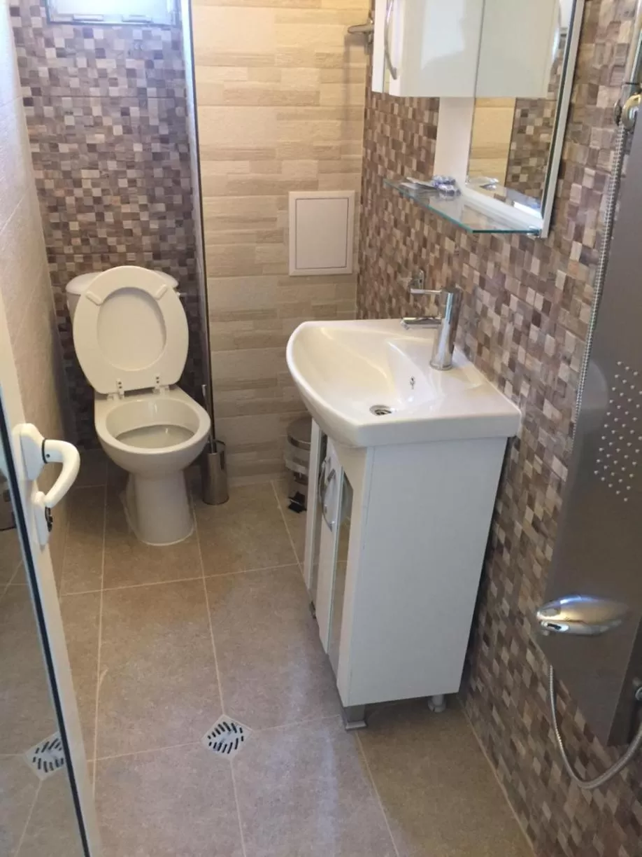 Bathroom in Family Hotel Malibu