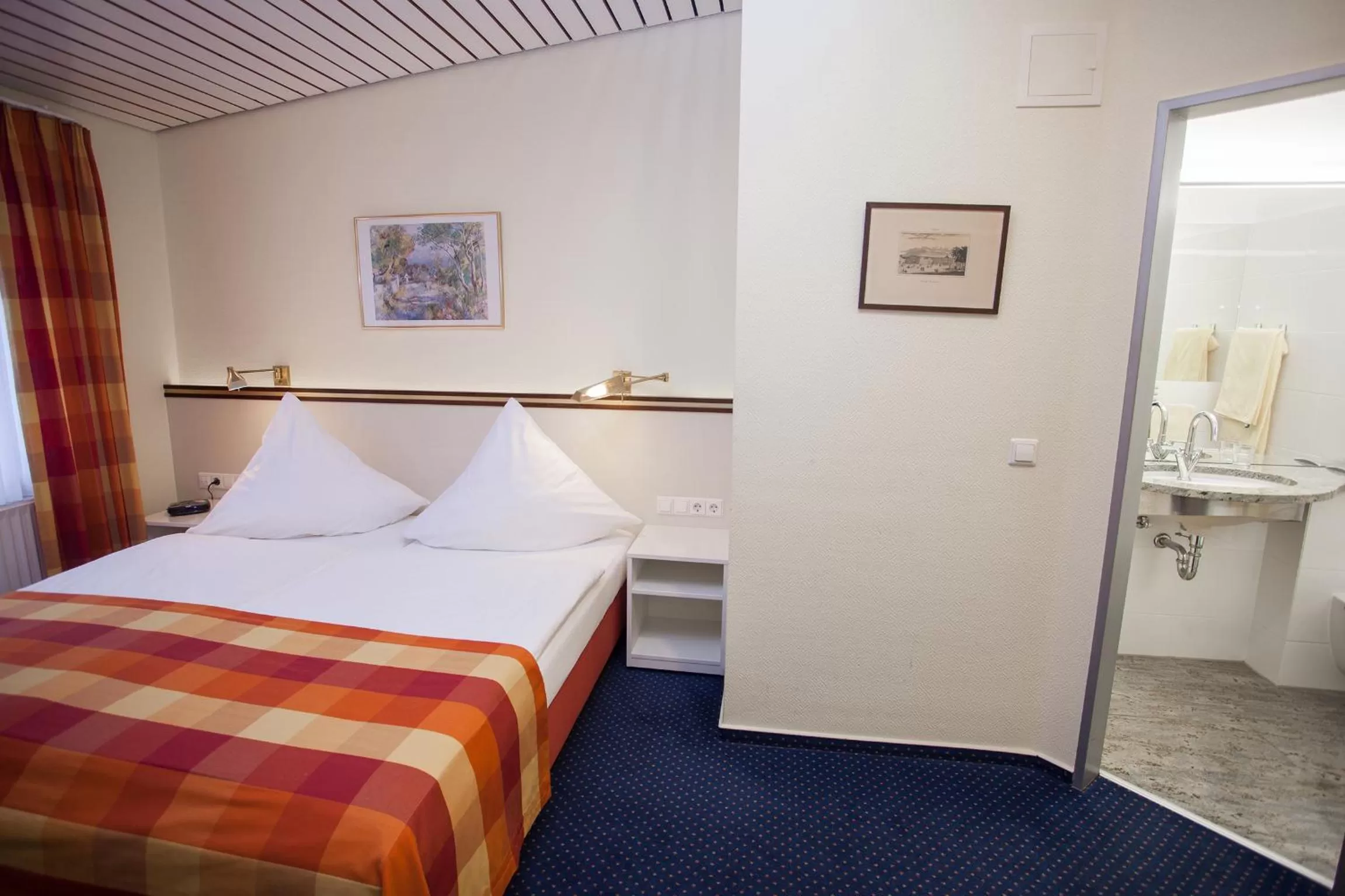 Photo of the whole room, Bed in Centro Hotel Goya Wolfsburg City, Trademark Collection by Wyndham