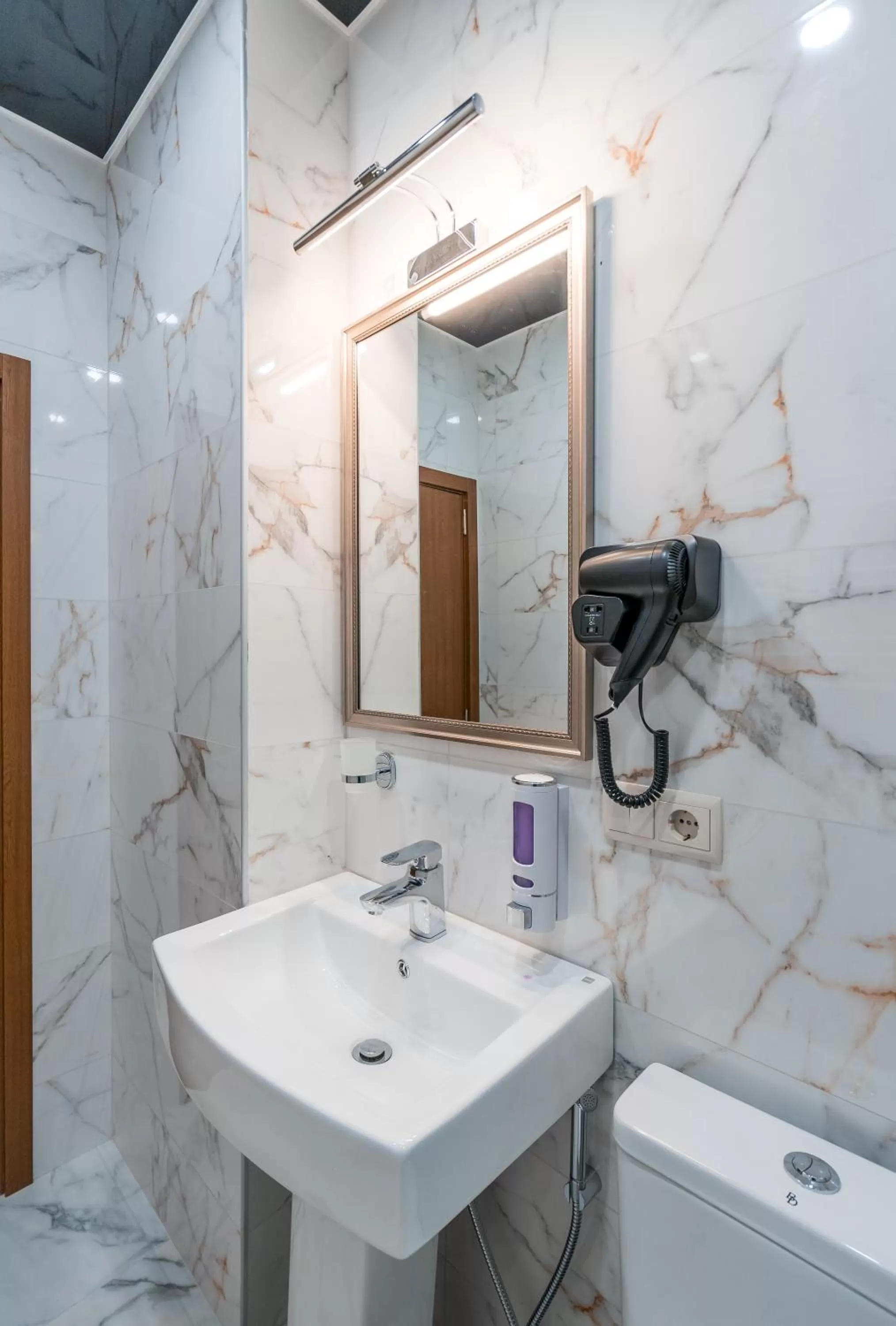 Shower in Constant Tbilisi