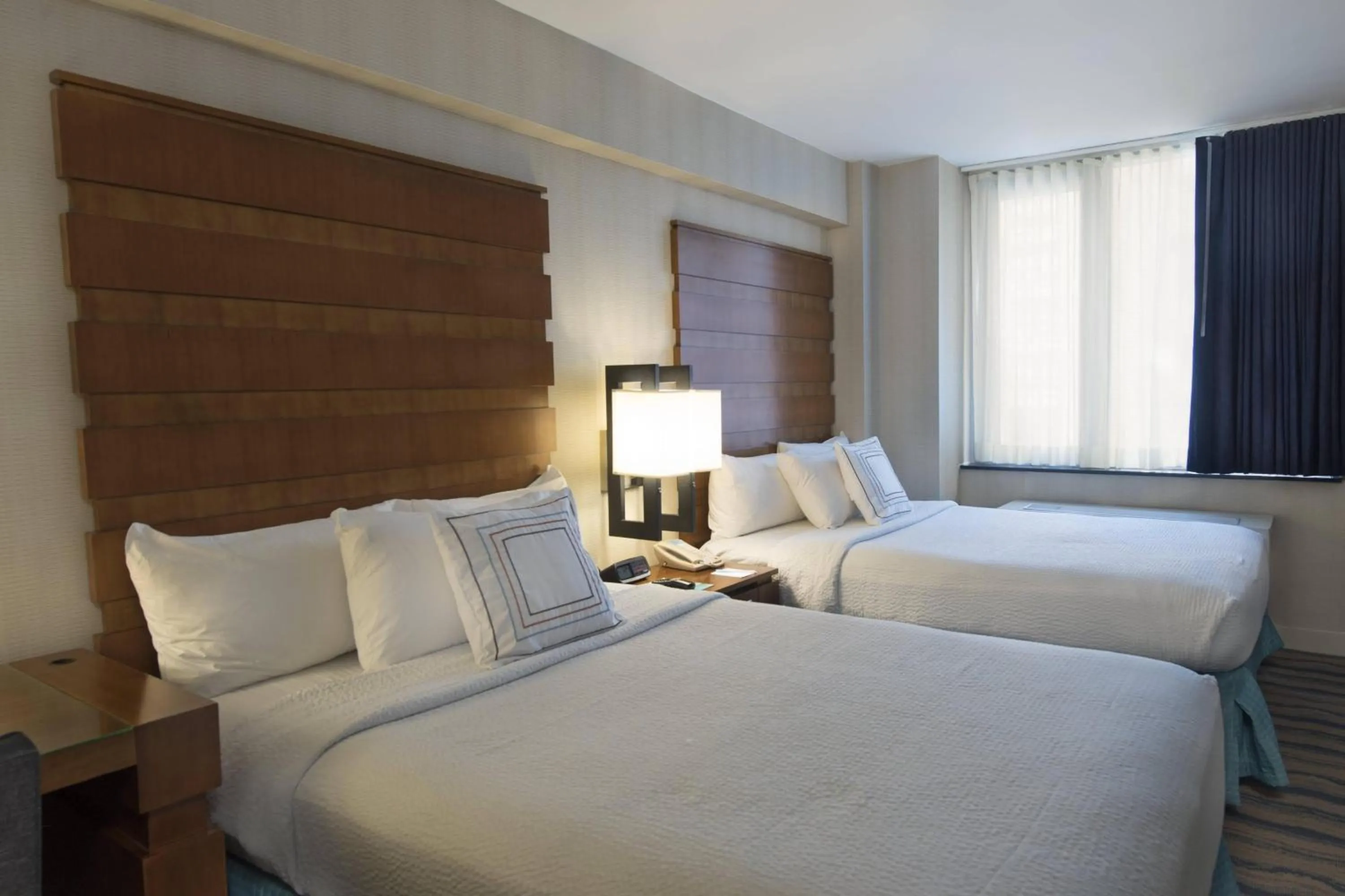 Photo of the whole room, Bed in Fairfield Inn & Suites by Marriott New York Manhattan/Fifth Avenue