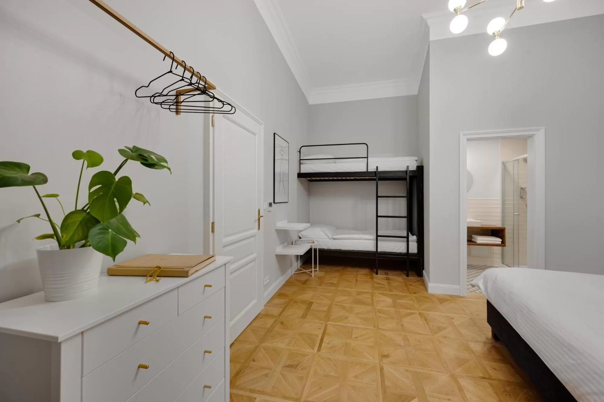 bunk bed, Bed in Palace Apartments