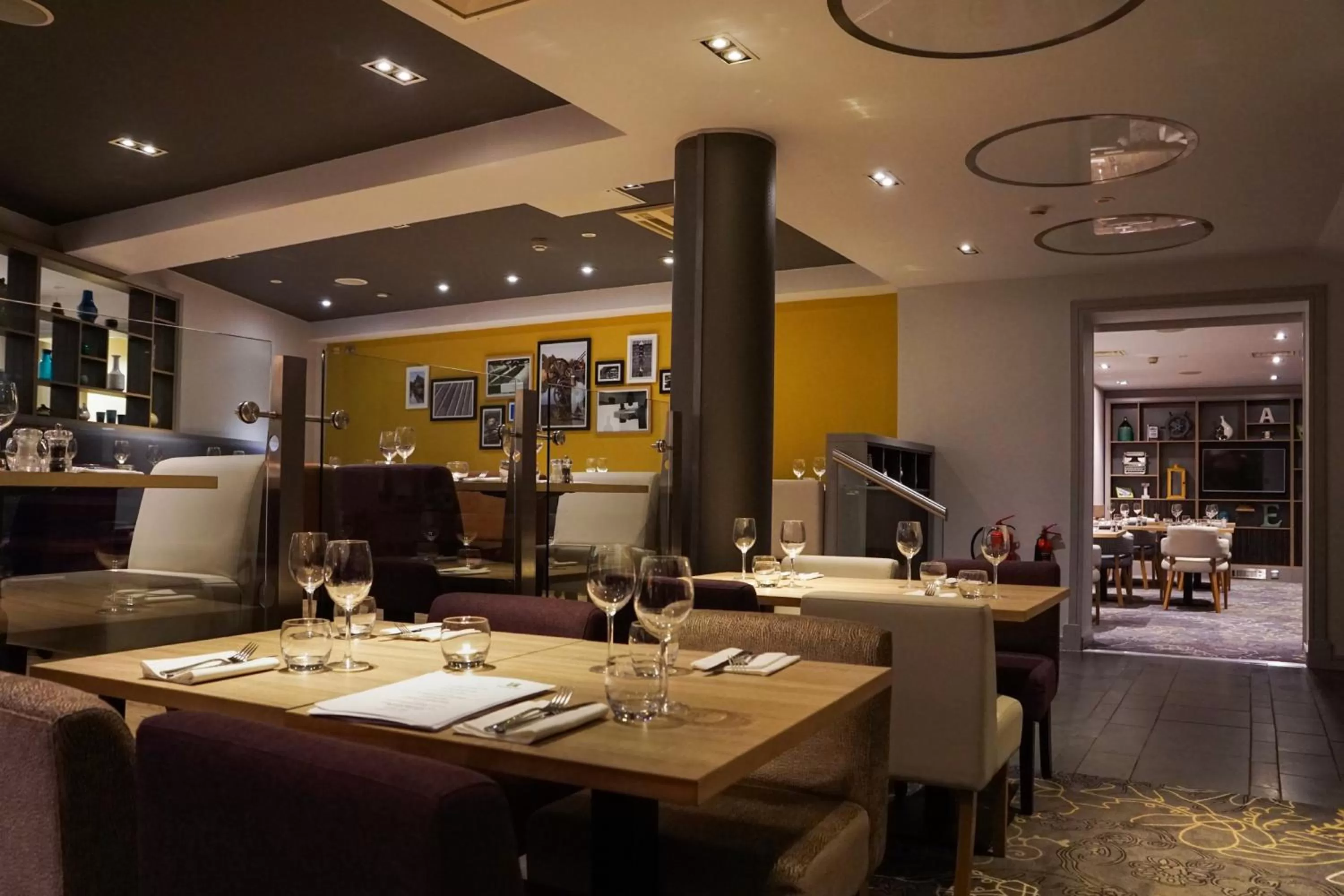 Restaurant/places to eat in Holiday Inn Ellesmere Port/Cheshire Oaks by IHG
