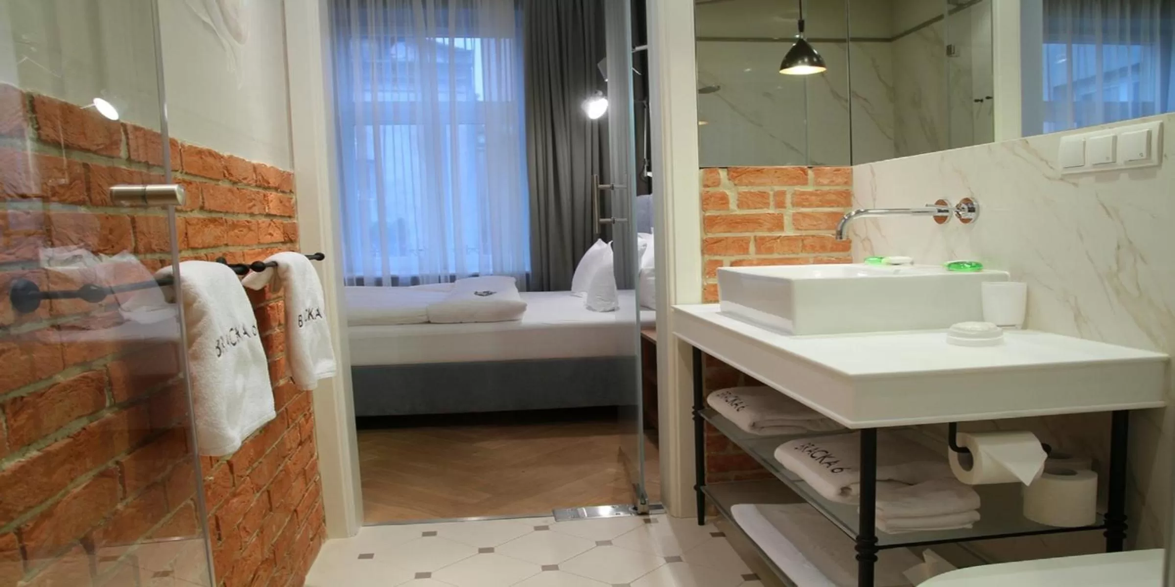 Bathroom, Bed in Apartamenty Bracka 6