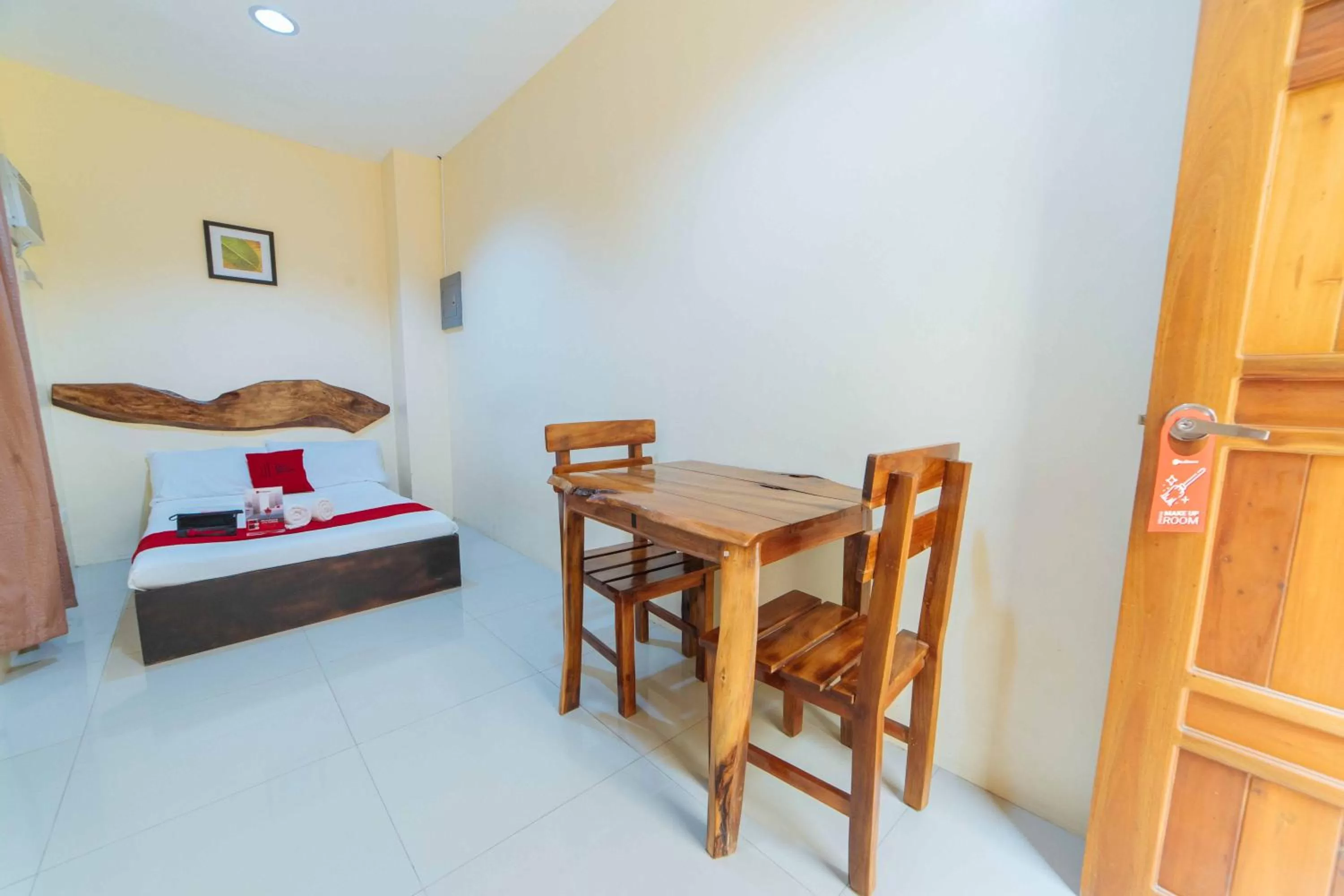 Photo of the whole room, Bed in RedDoorz near New Government Center