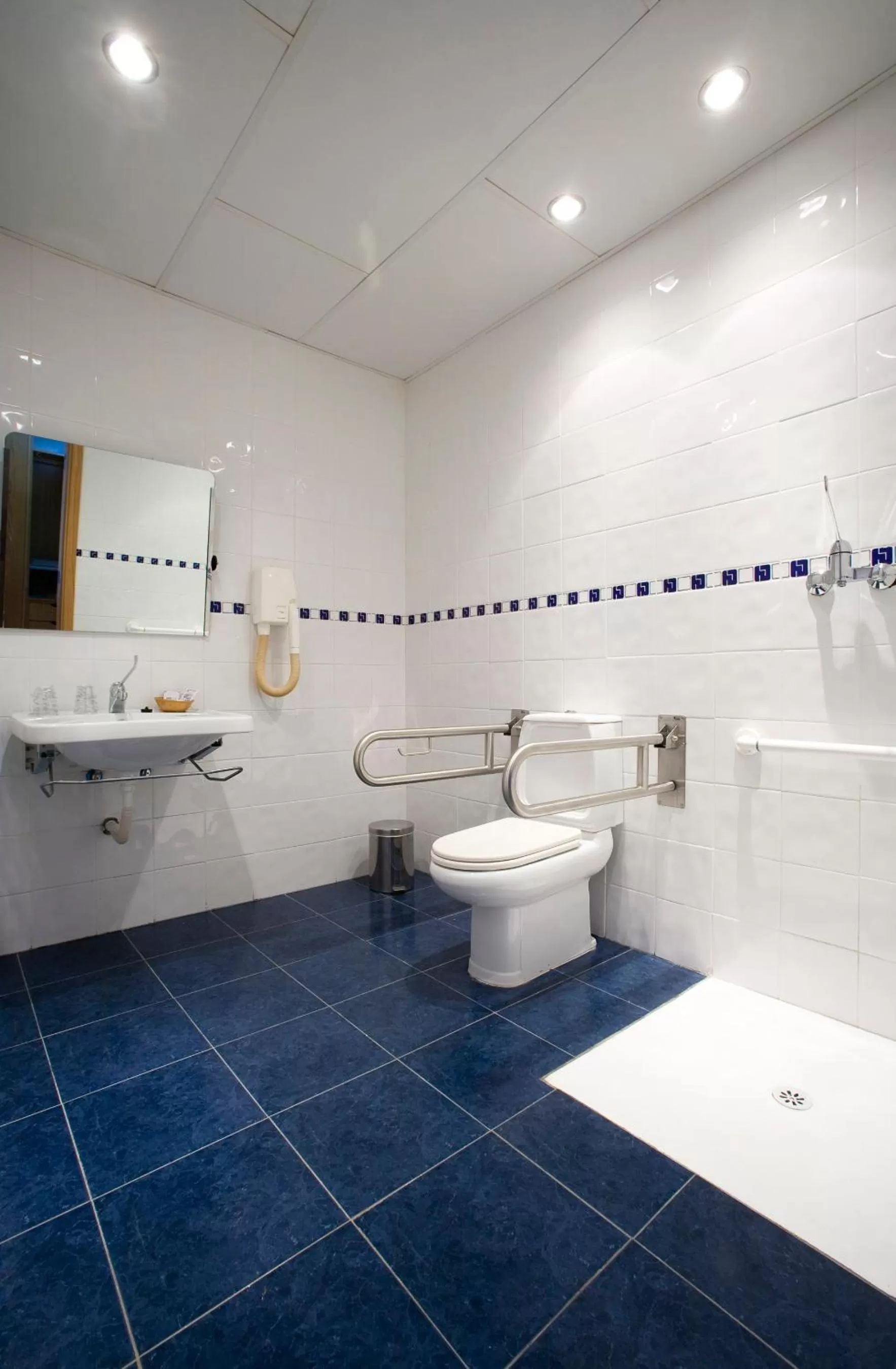 Shower in Alcazar Hotel & SPA