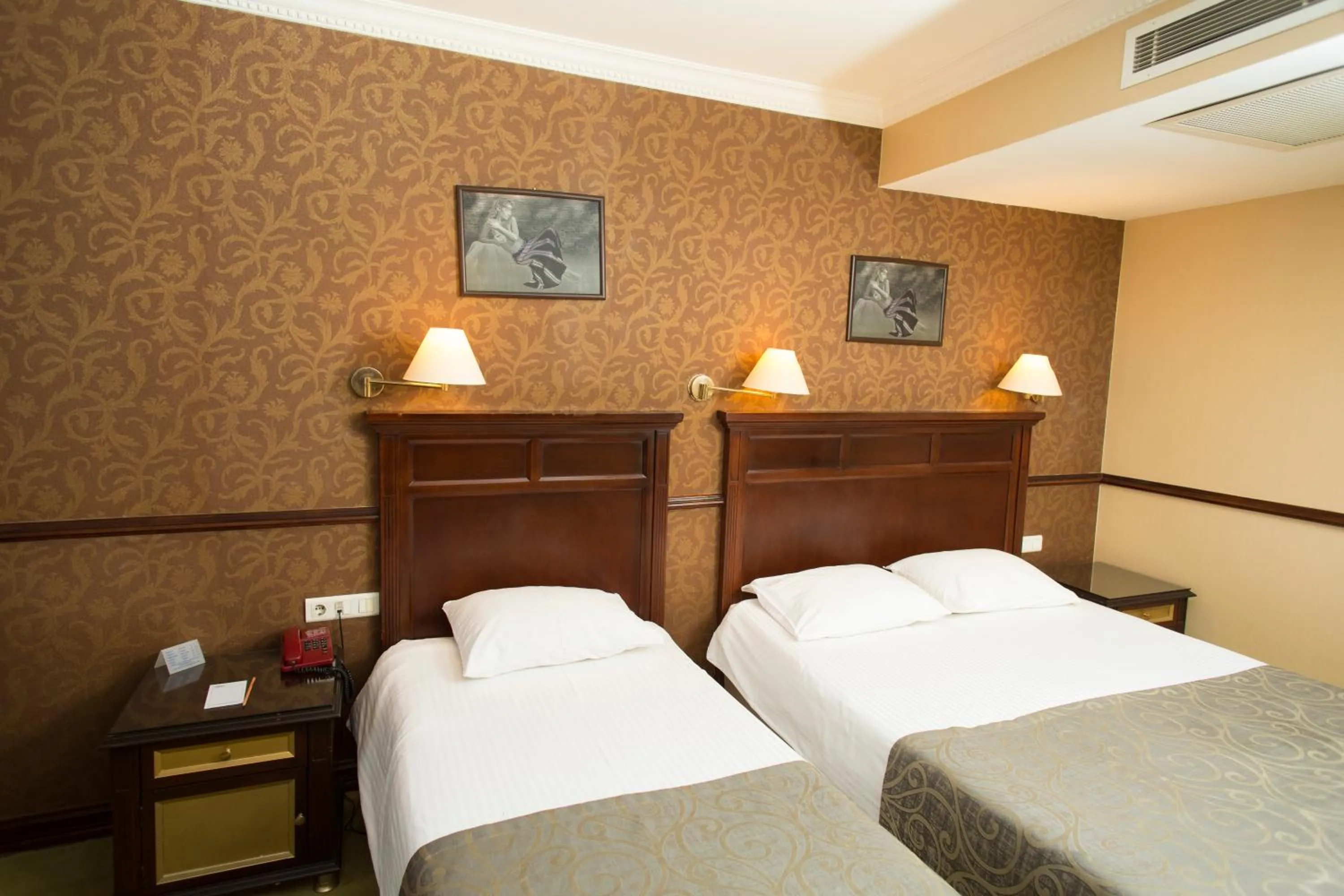 Bed in Topkapi Inter Istanbul Hotel