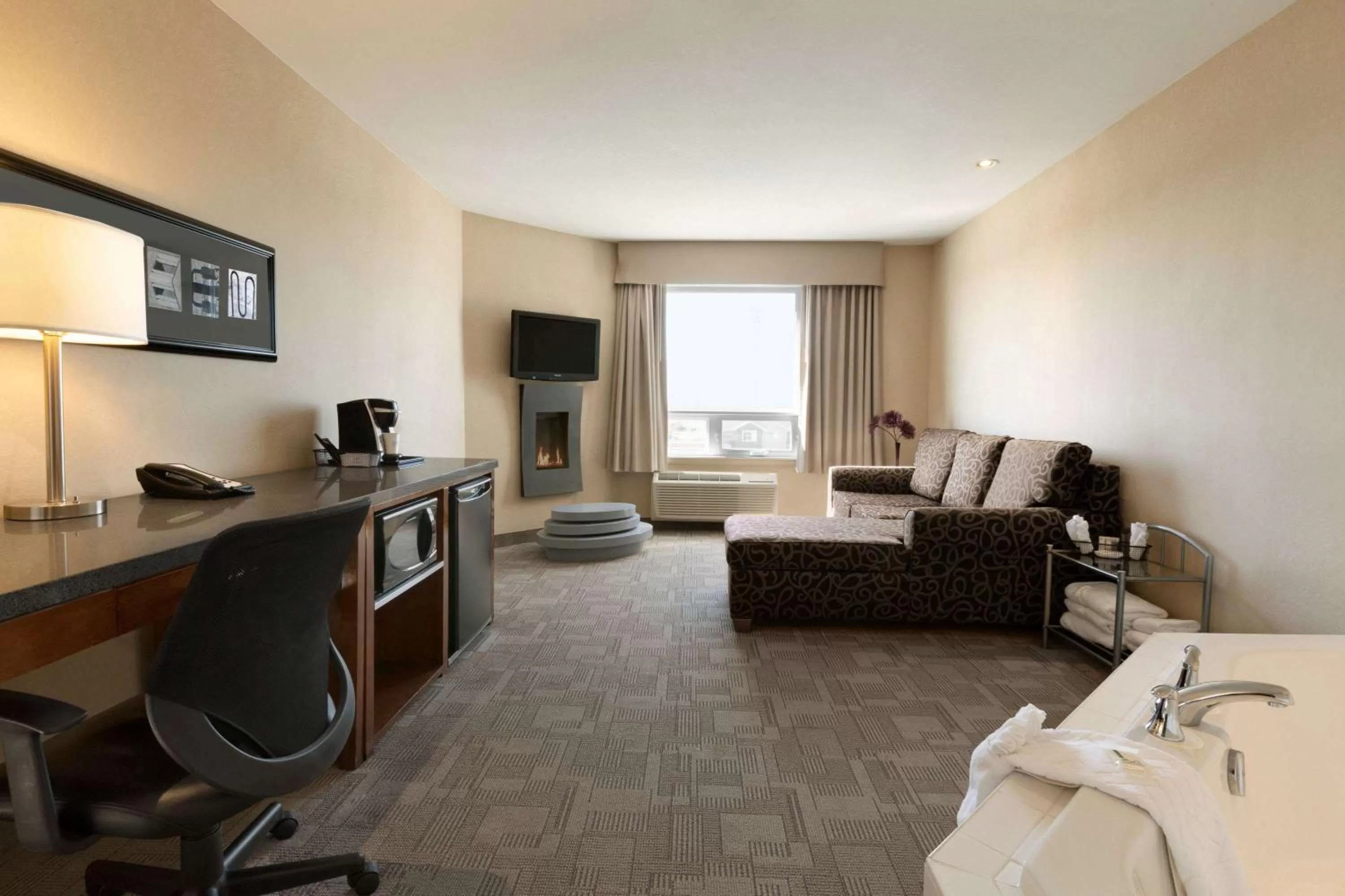 Photo of the whole room in Days Inn by Wyndham Regina Airport West