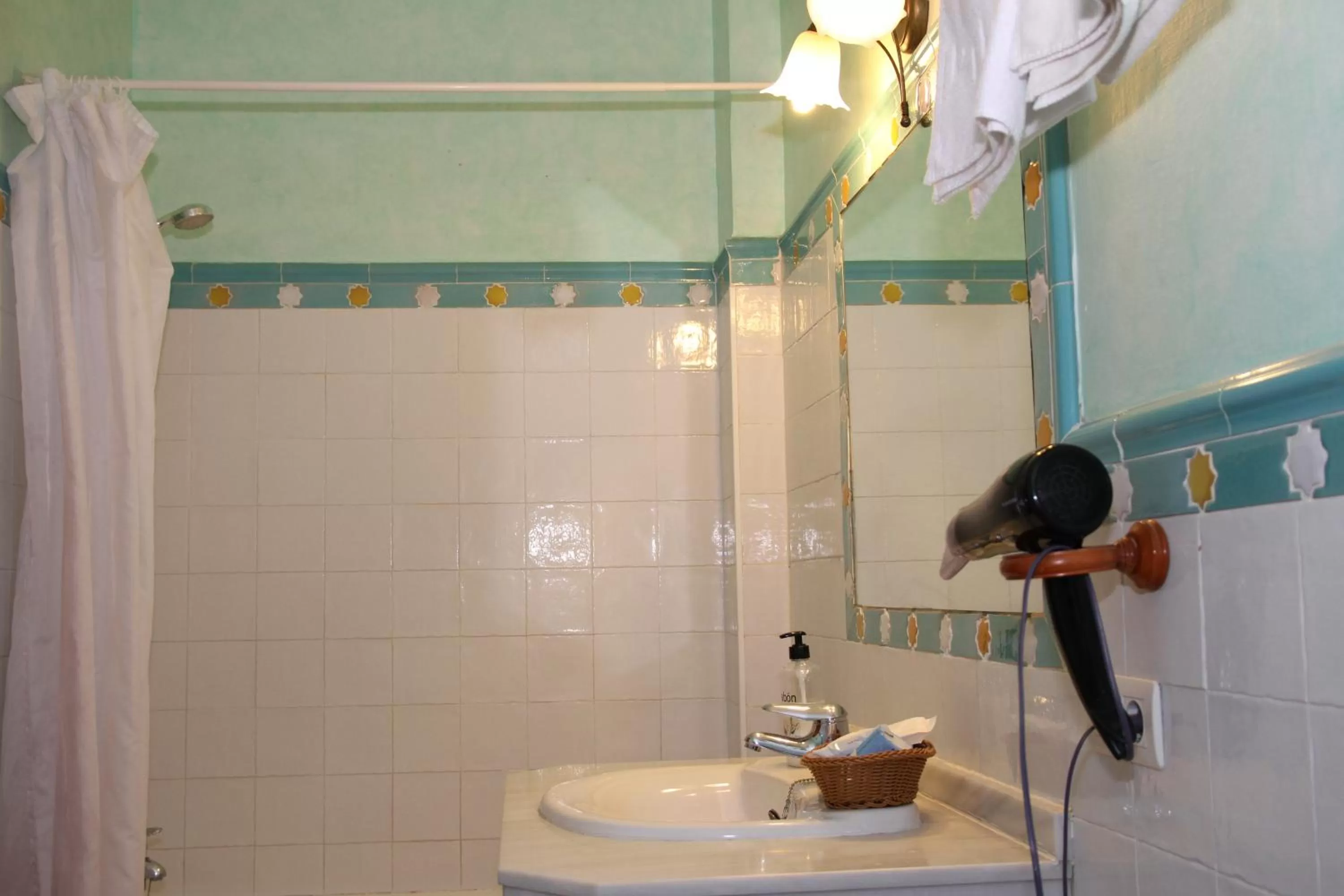 Bathroom in Abadía Hotel