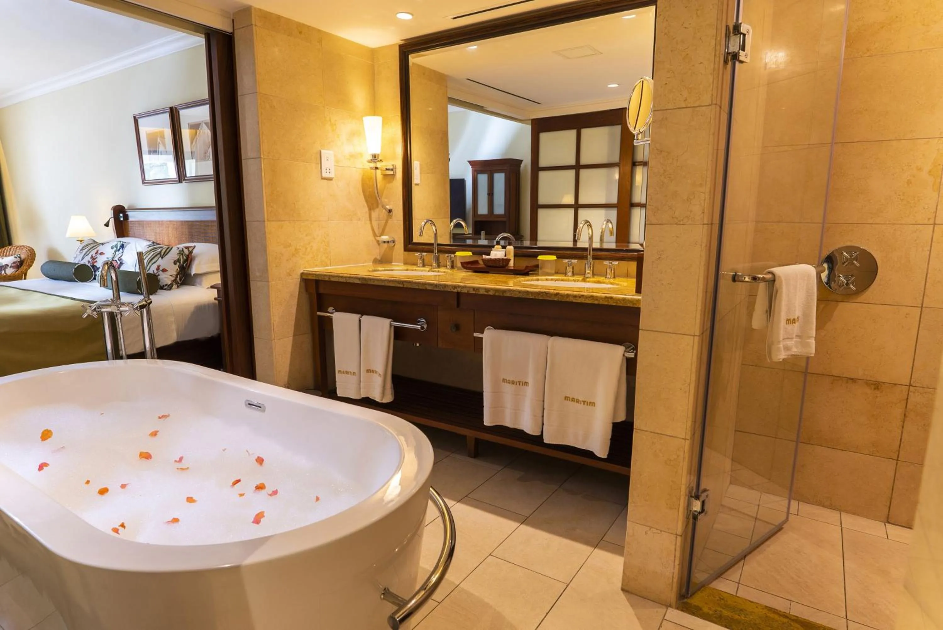 Bathroom, Bed in Maritim Resort & Spa Mauritius