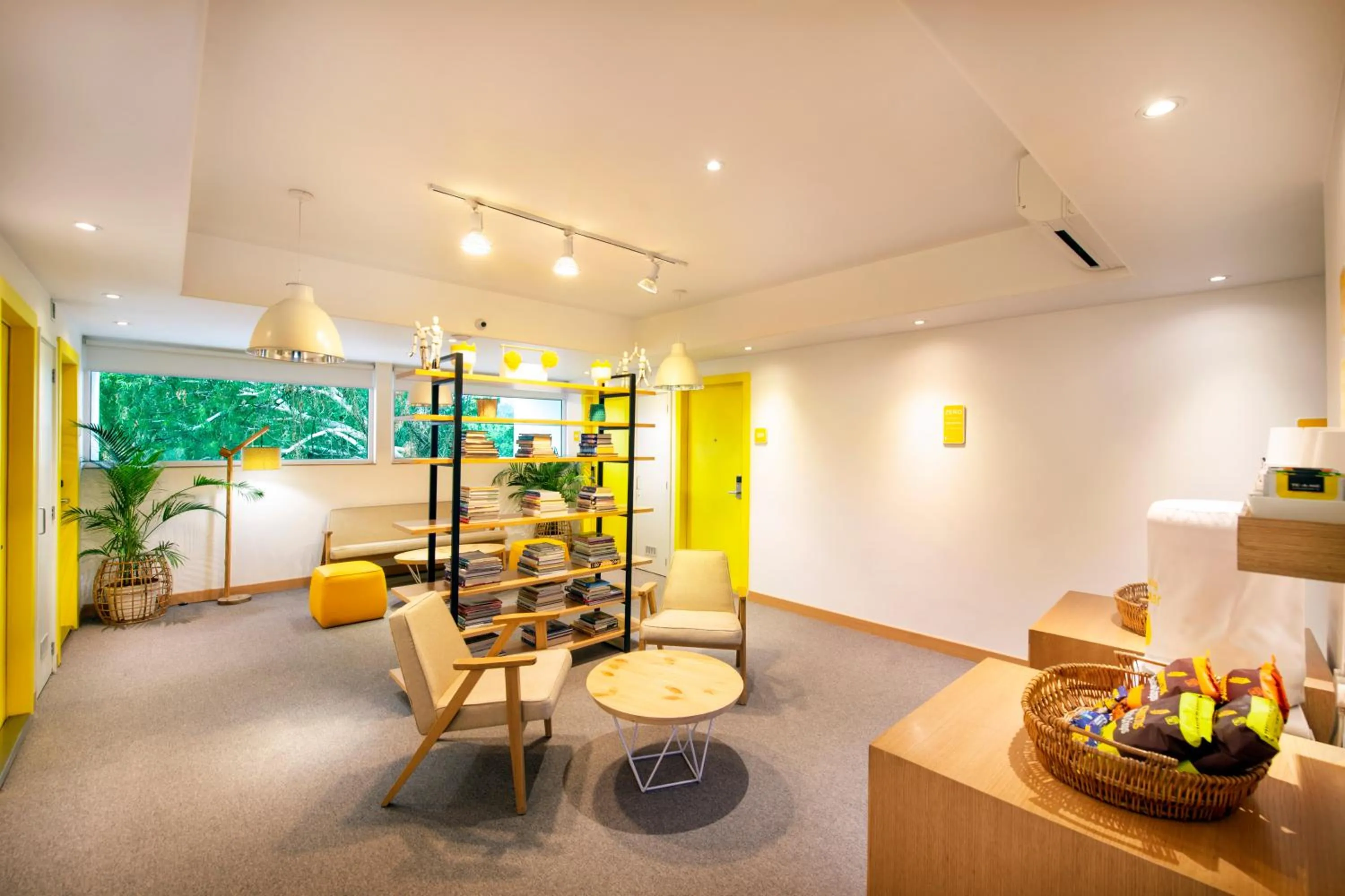 Lounge or bar in bloomrooms @ Janpath