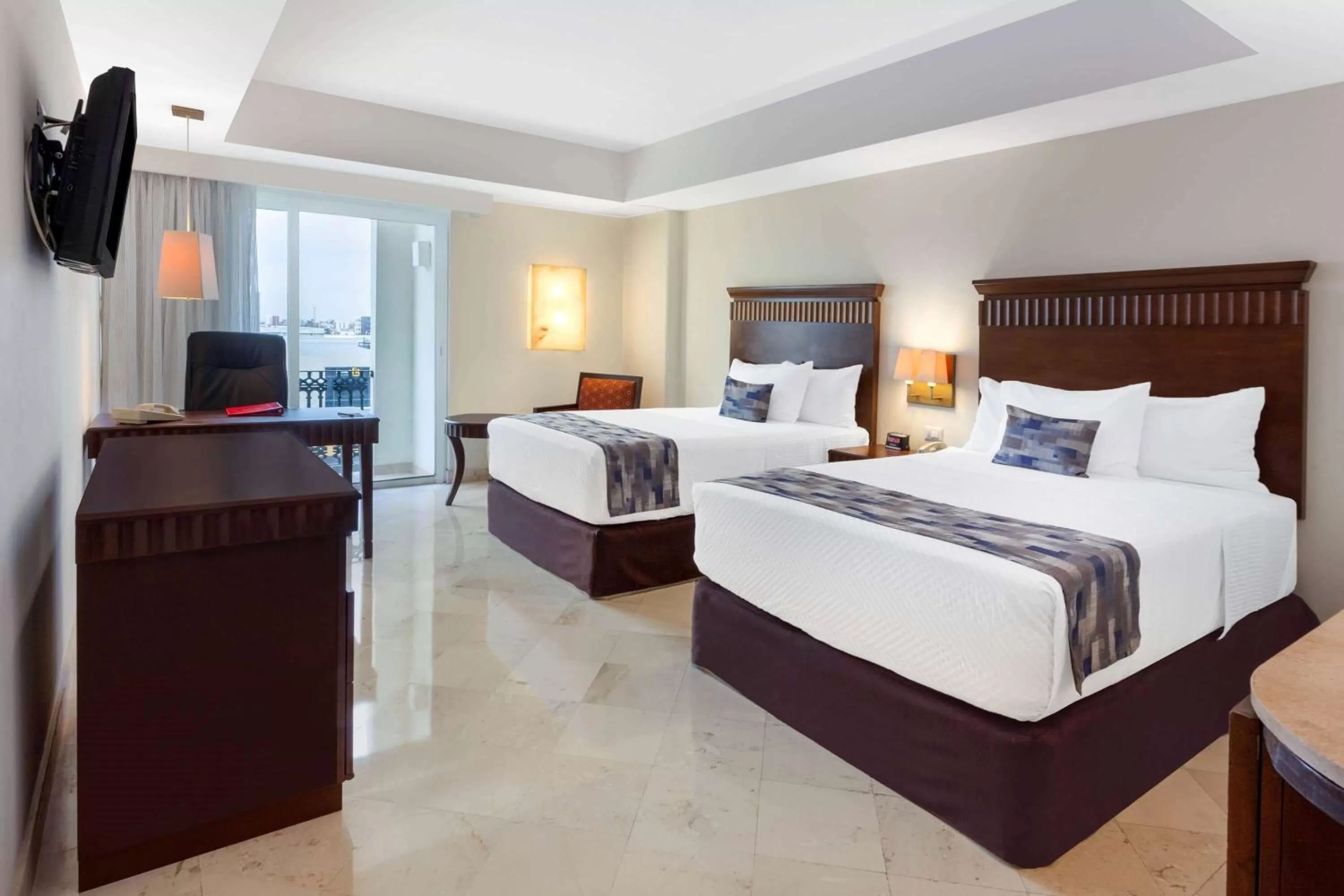 Photo of the whole room, Bed in Ramada Plaza by Wyndham Veracruz Boca del Rio