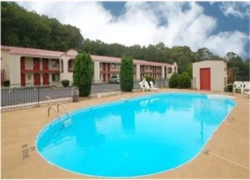Swimming Pool in Americas Best Value Inn Cartersville