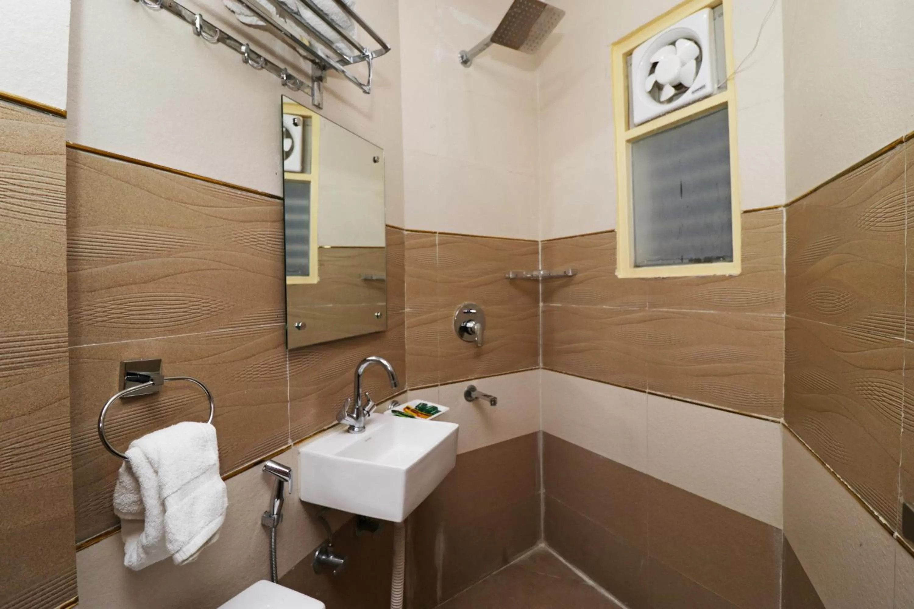 Bathroom in Airport Hotel Shivaka Inn