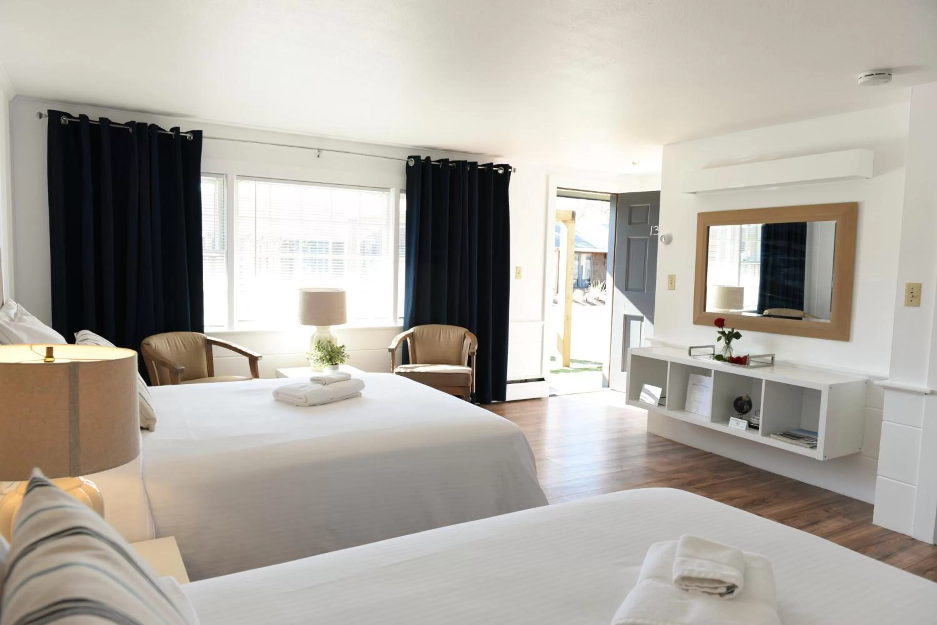 Photo of the whole room, Bed in Cape Cod Veranda