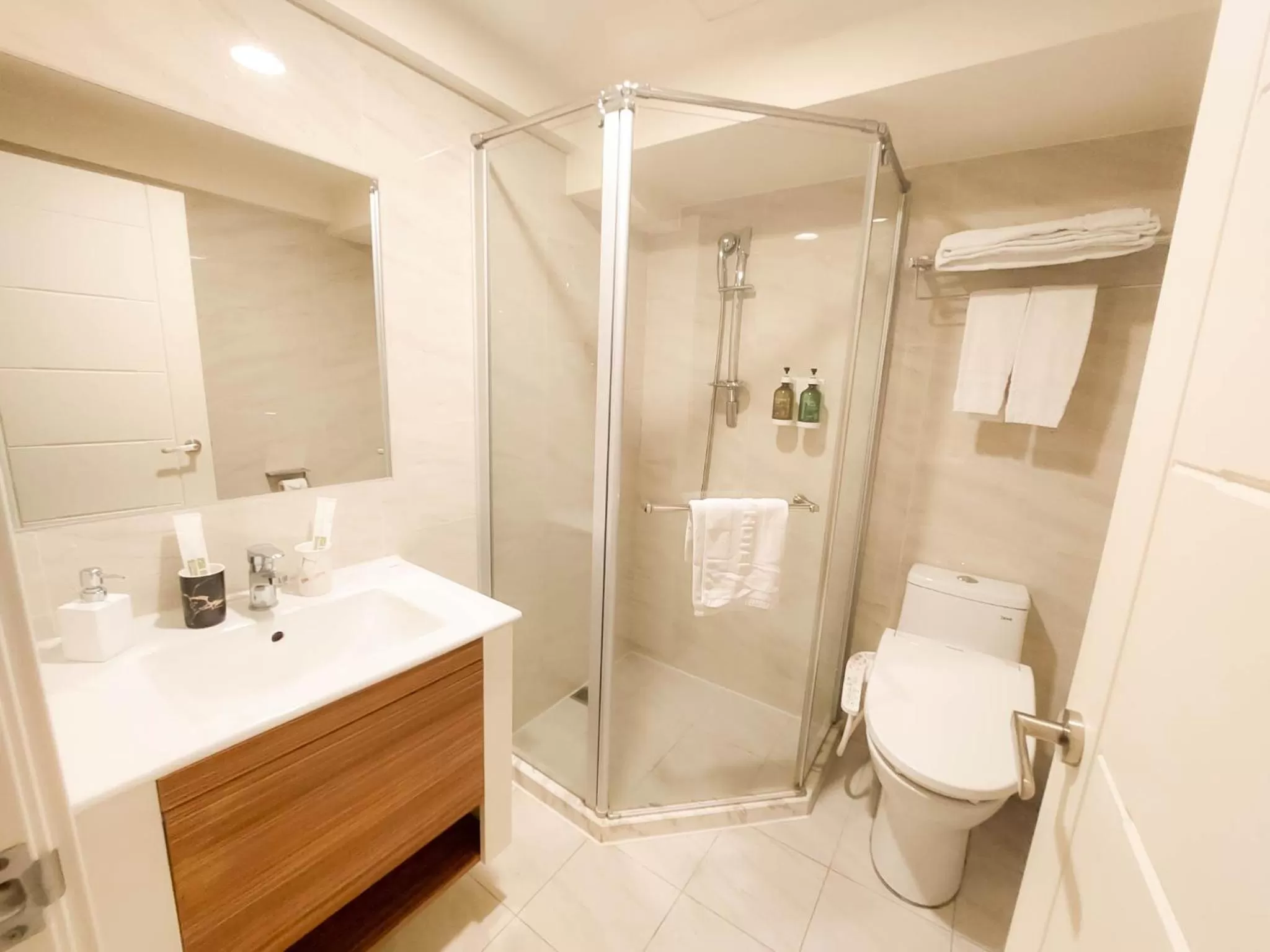 Bathroom in Green Hotel - Tea Way