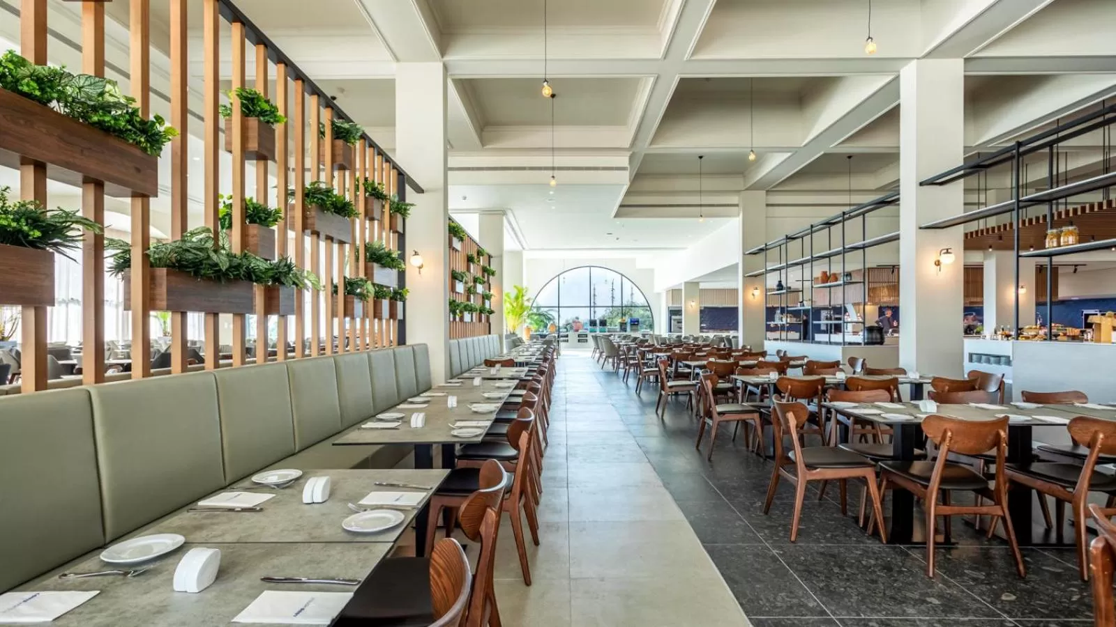 Restaurant/places to eat in Louis Phaethon Beach