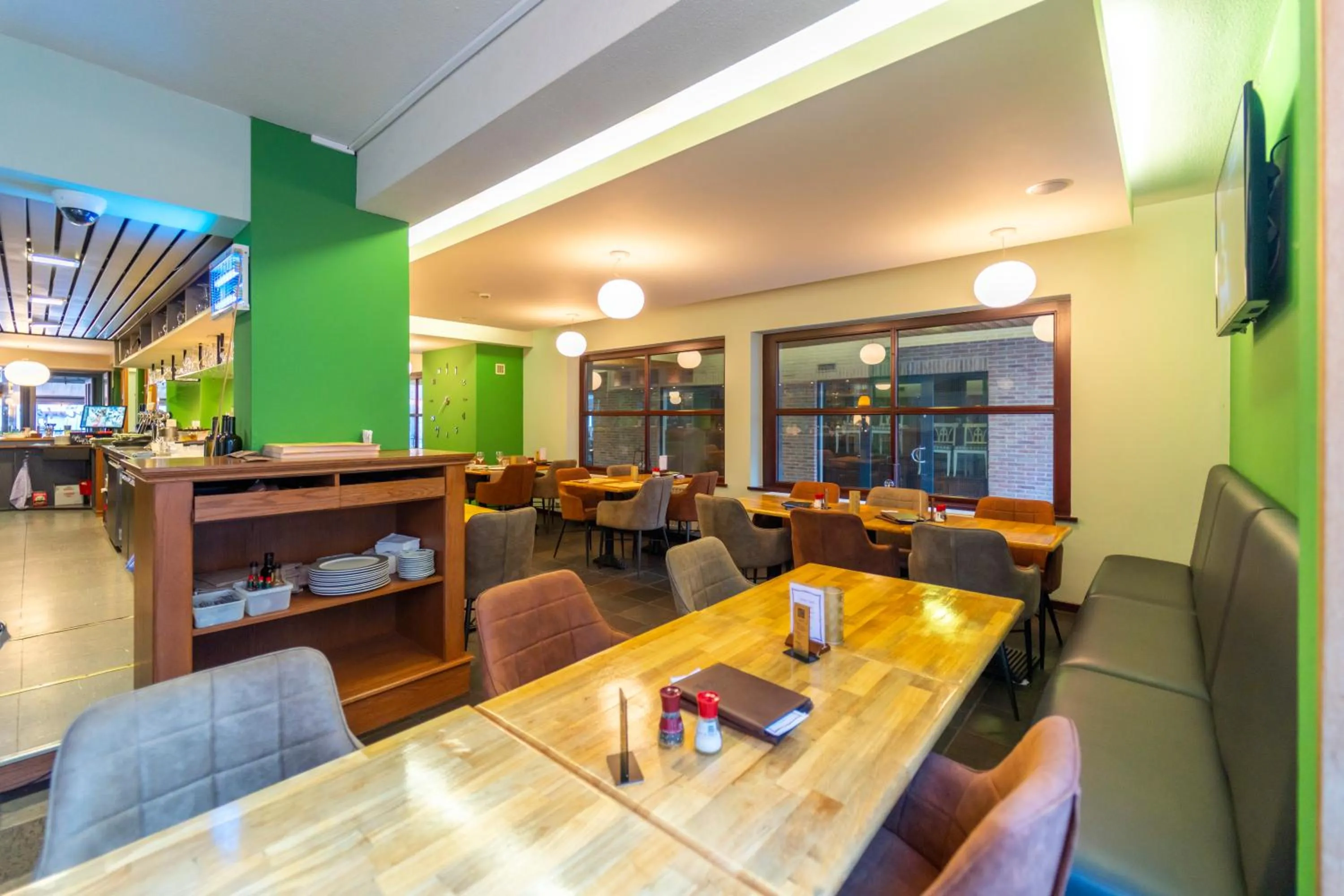 Restaurant/places to eat in Hotel Ambiotel