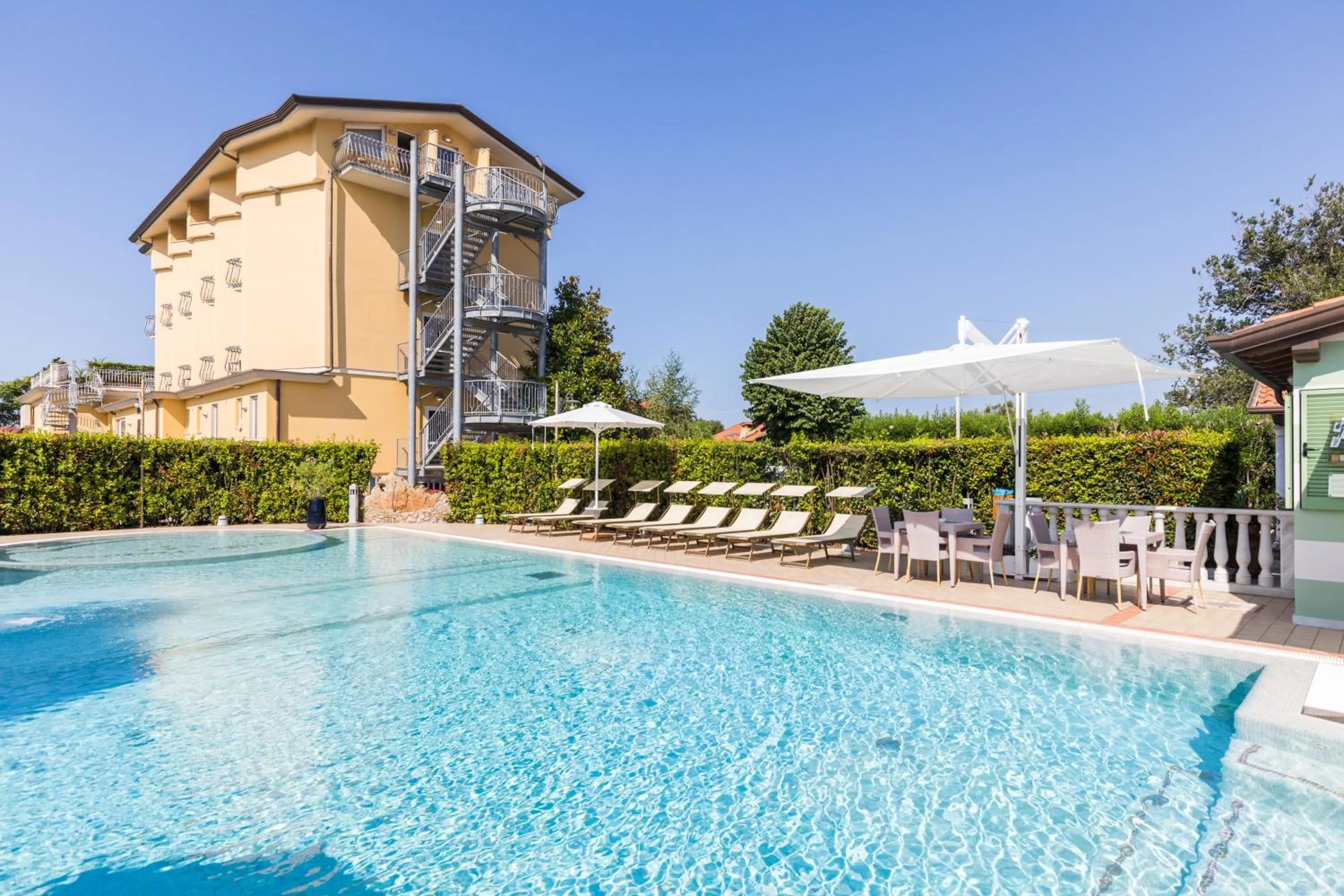 Swimming pool in Hotel Villa Tiziana