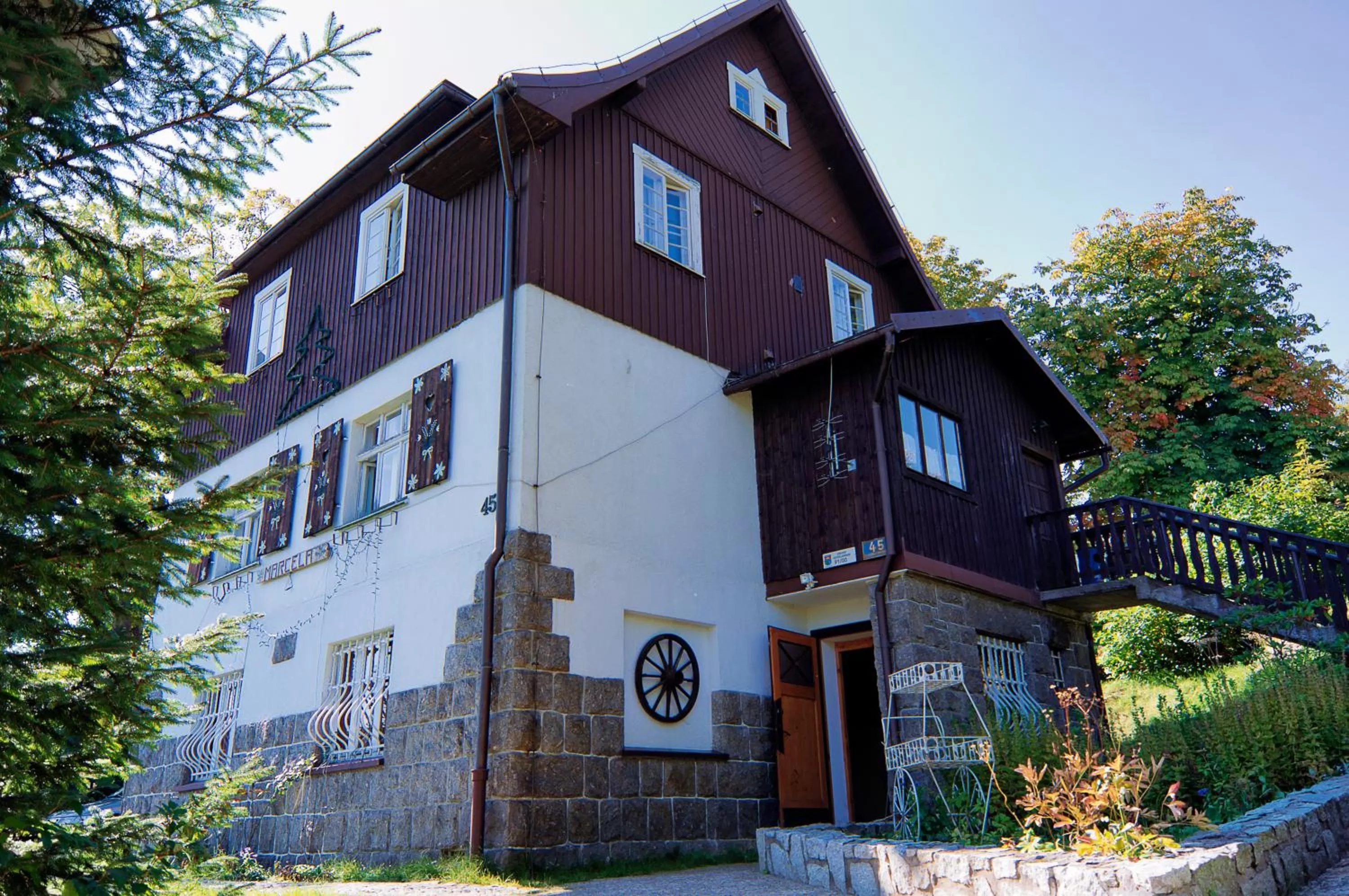 Property building in Pod Jeleńcem