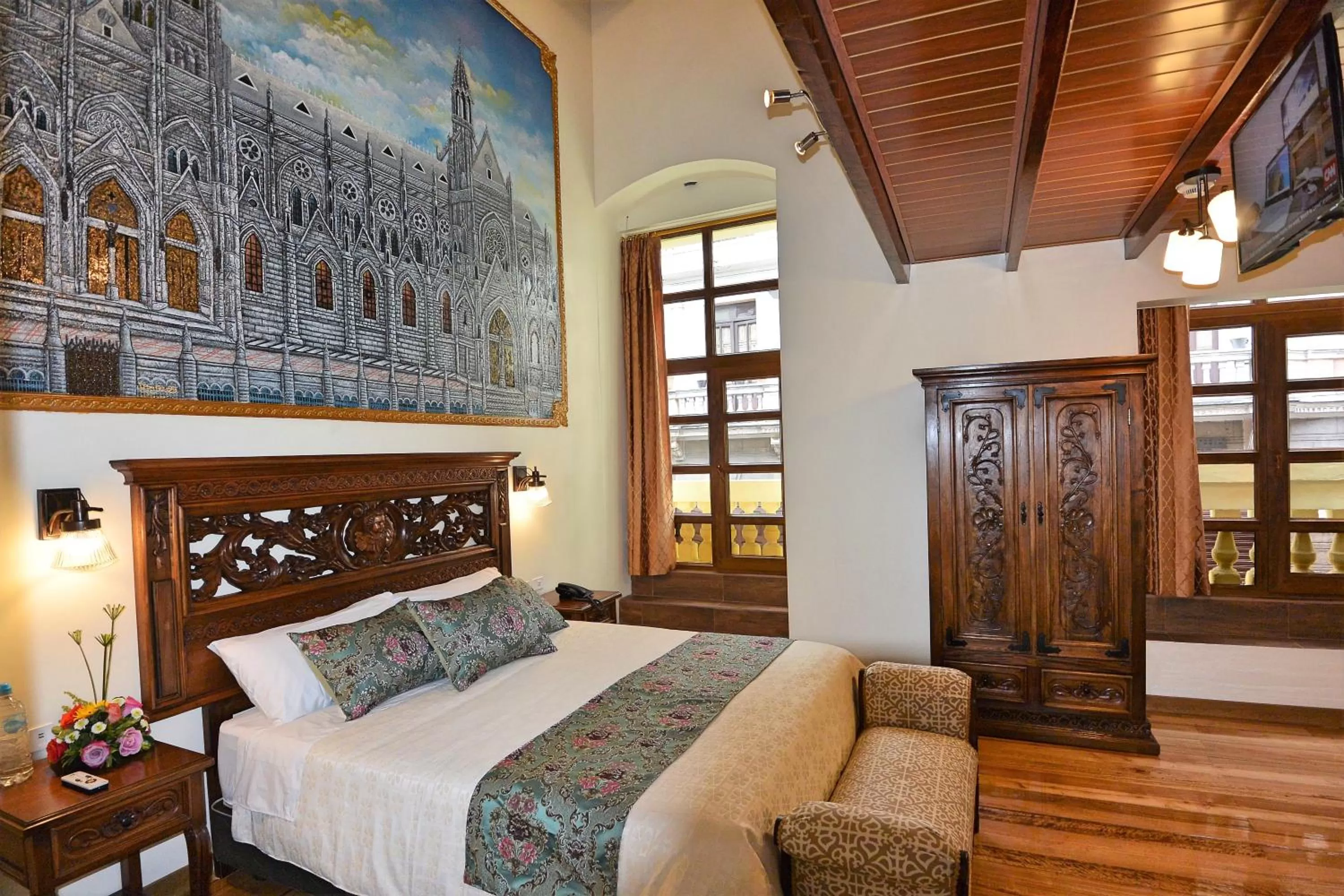 Photo of the whole room, Bed in Hotel La Basílica Quito