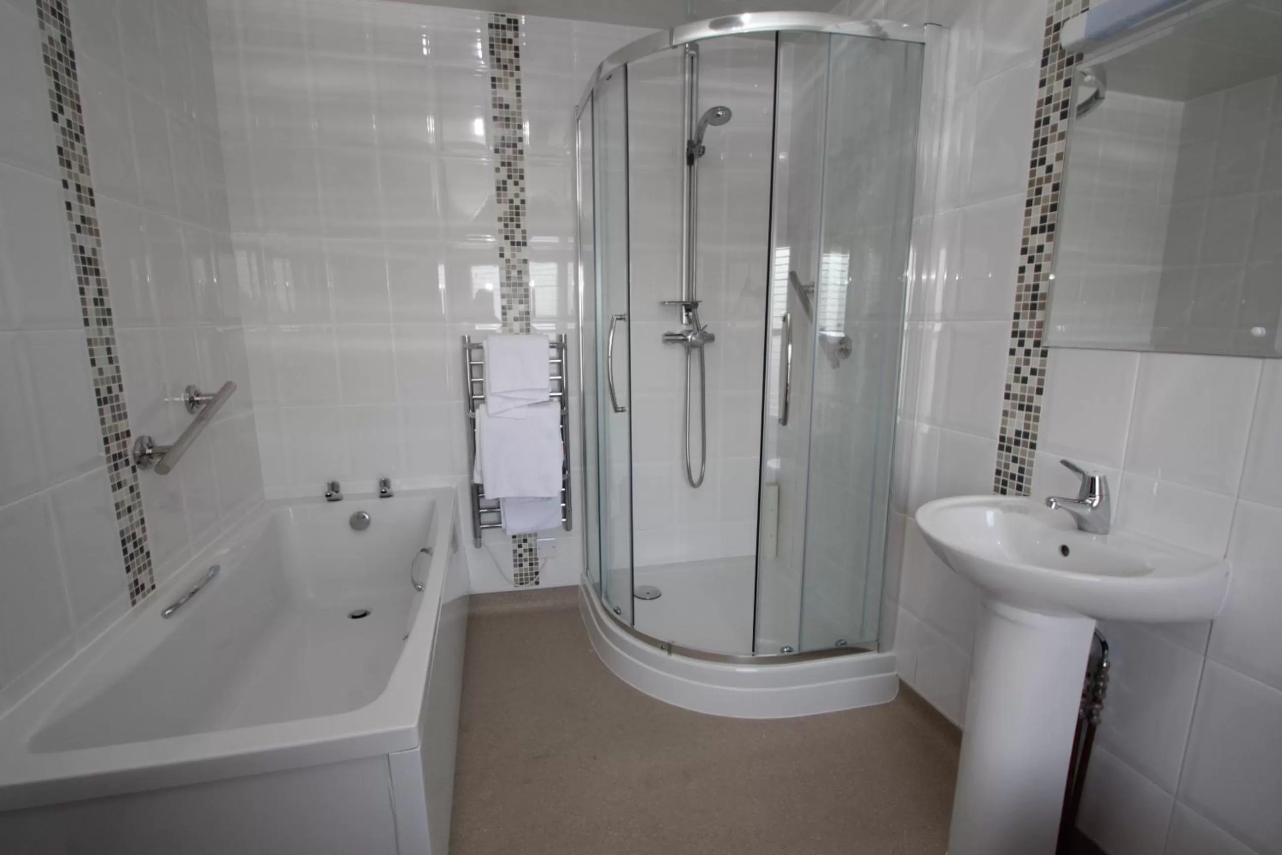 Bathroom in Lion Hotel & Studio Apartments