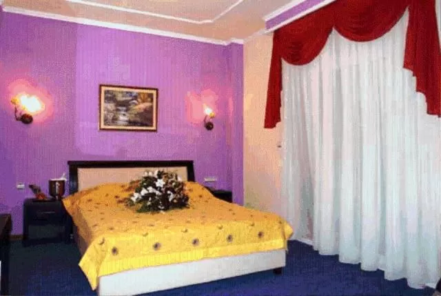 Bed in Achillion Palace