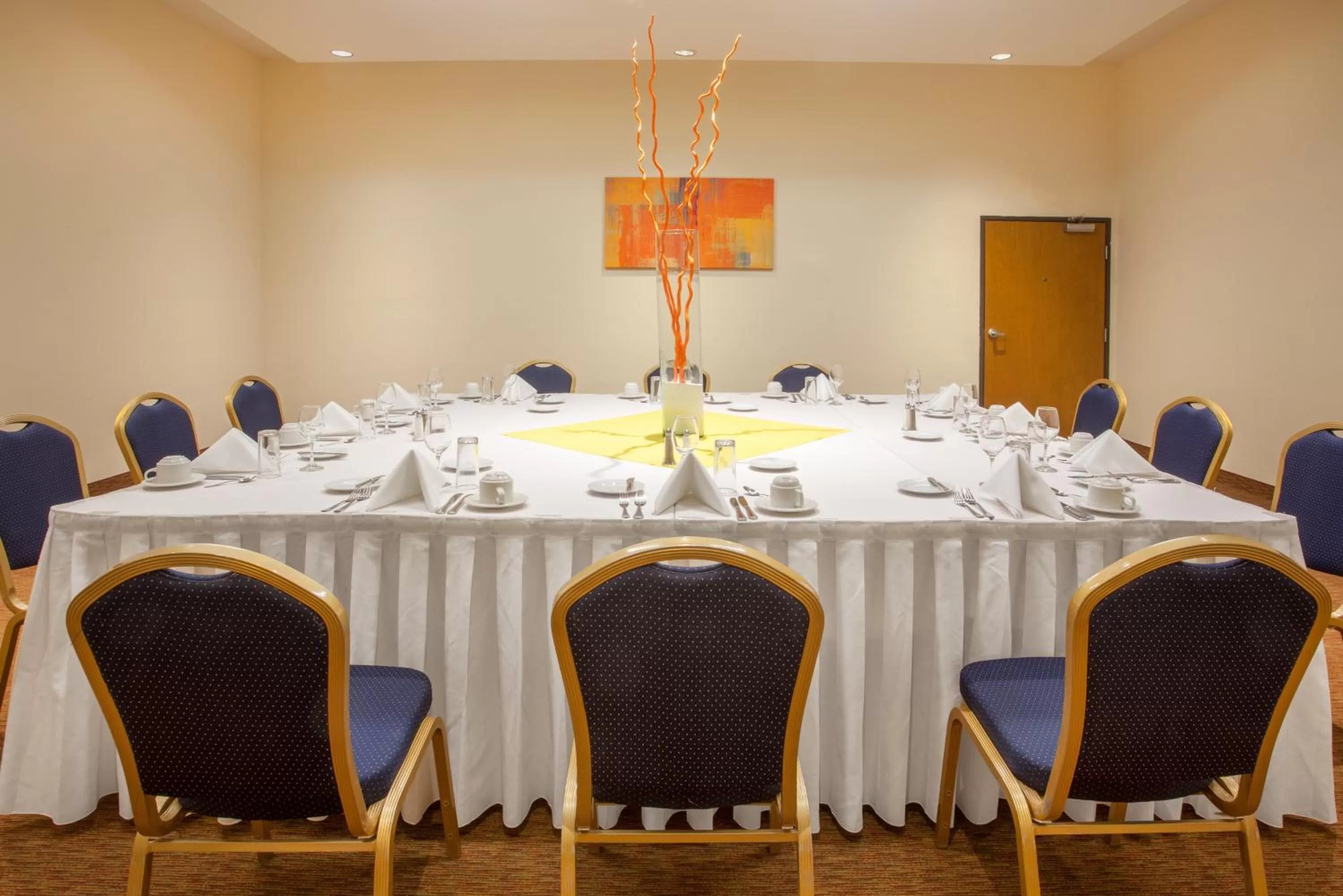 Meeting/conference room in Crowne Plaza Monterrey Aeropuerto by IHG