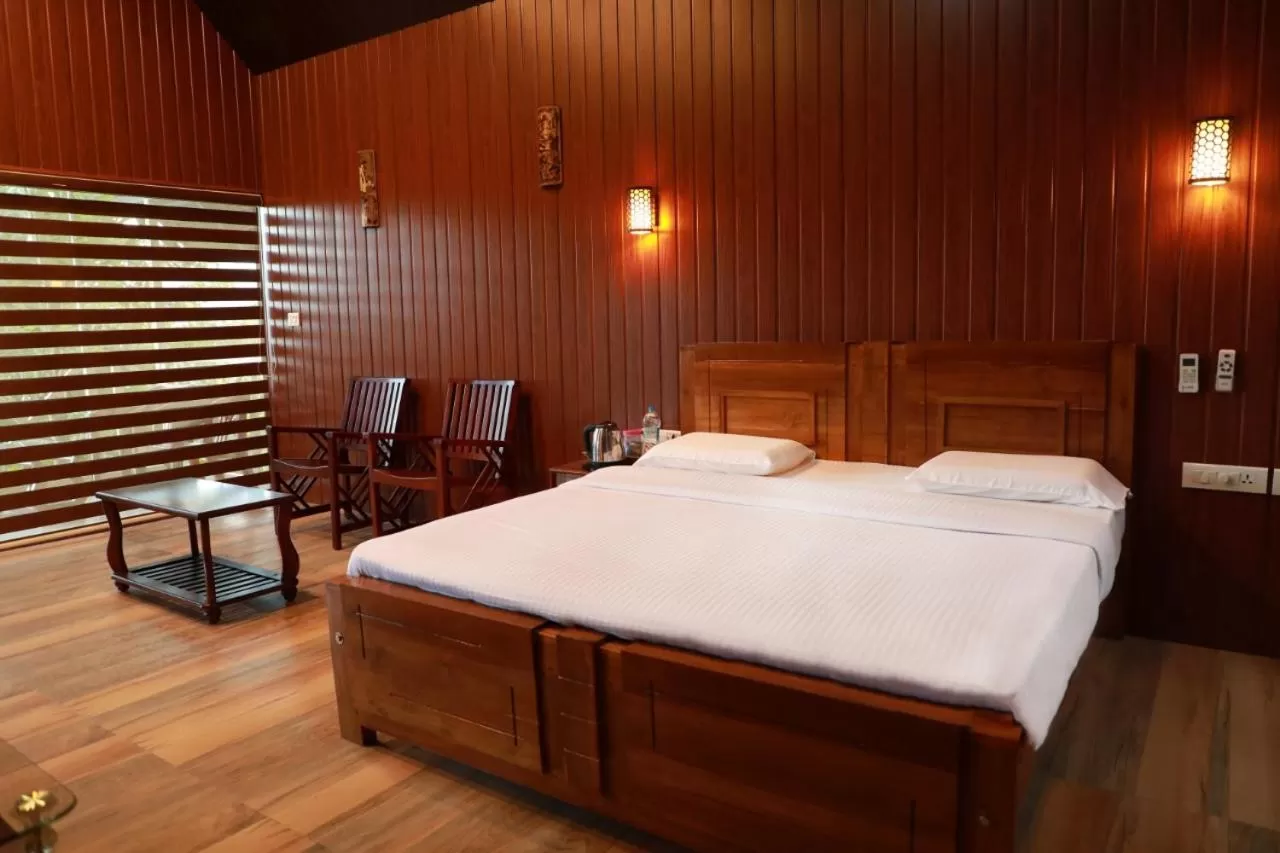 Bedroom, Bed in Woodrose Resort