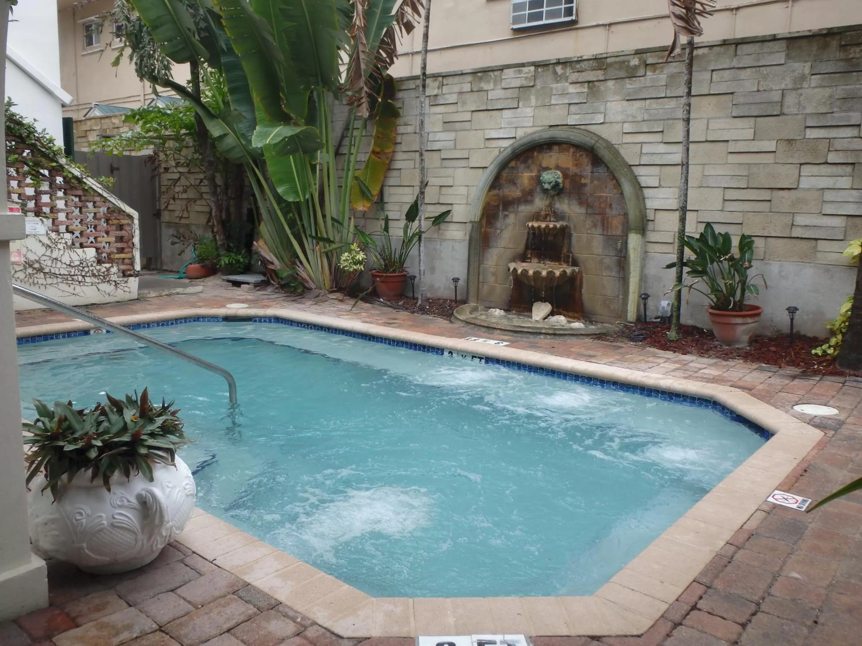 Swimming Pool in Courtyard Villa Hotel
