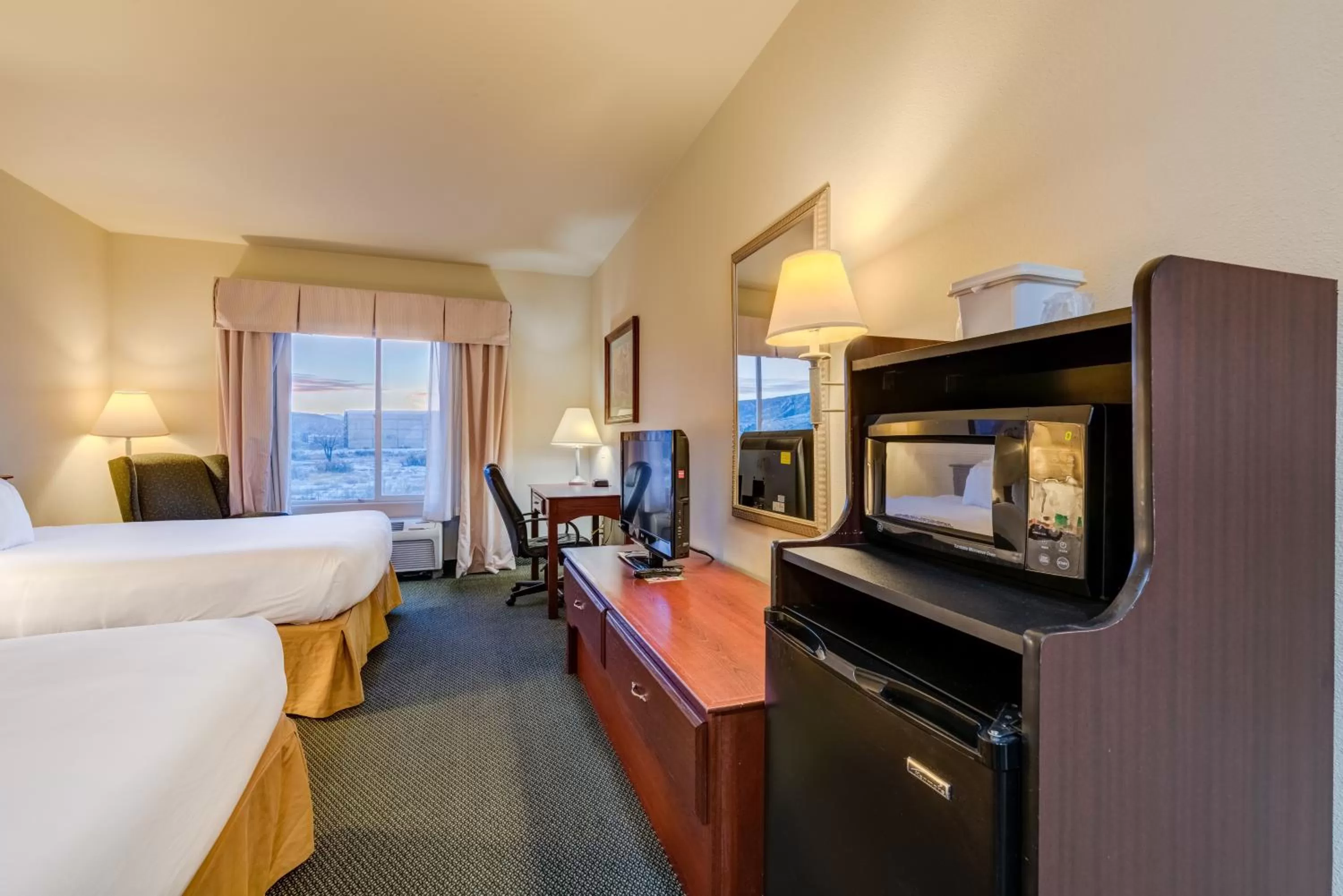 TV and multimedia, Bed in Grand River Hotel