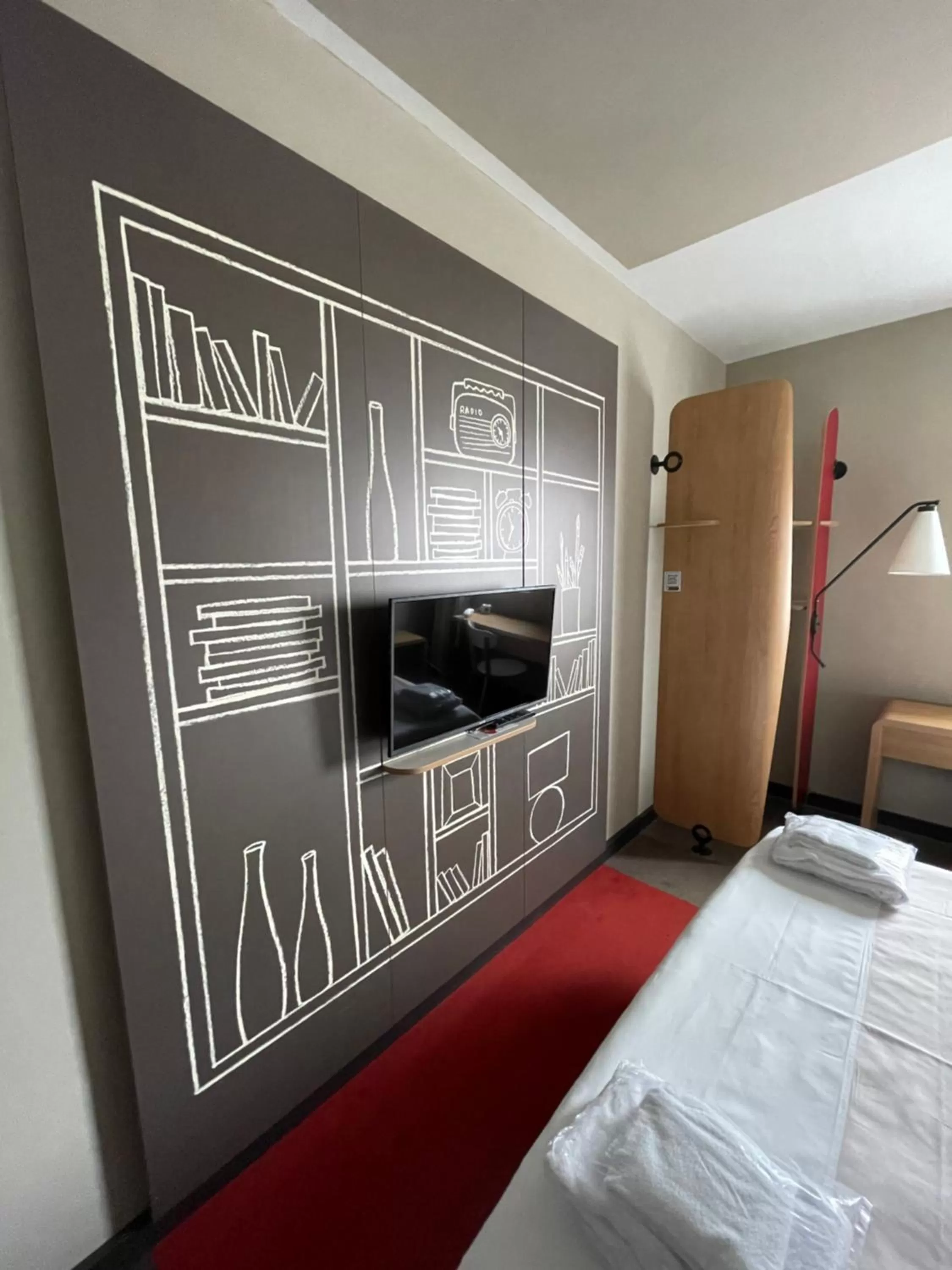 TV and multimedia, Bed in Ibis Sofia Airport Hotel