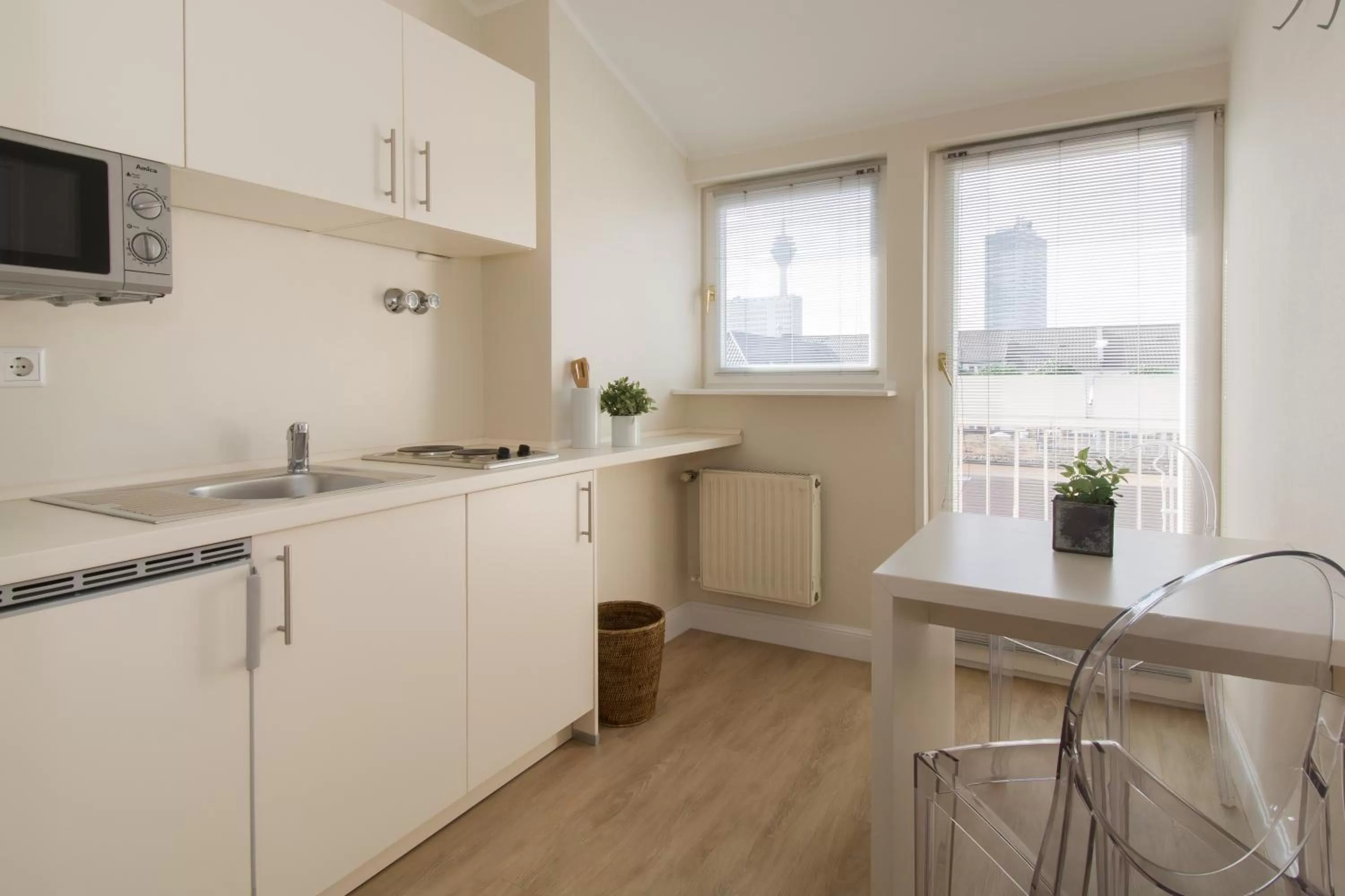 Photo of the whole room, Kitchen/Kitchenette in Carlstadt Suites Düsseldorf