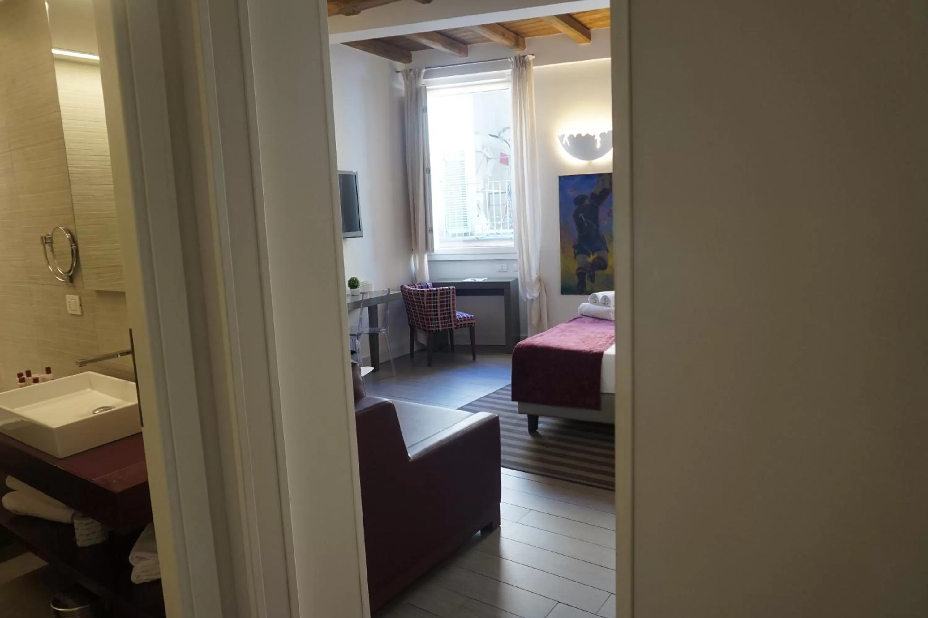 Photo of the whole room, Bed in Trevi Palace Luxury Inn