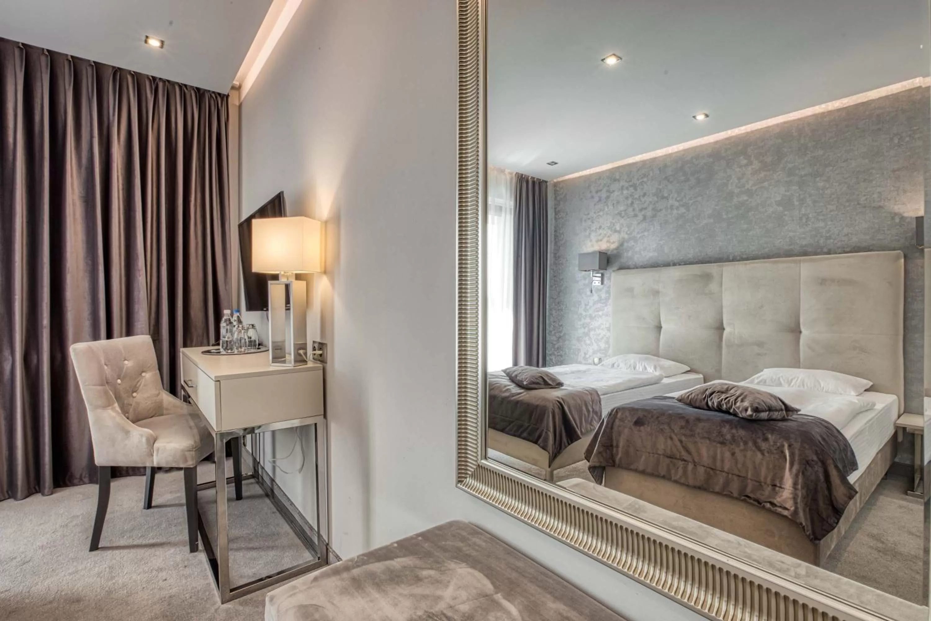 Shower, Bed in Hotel Biały Dom