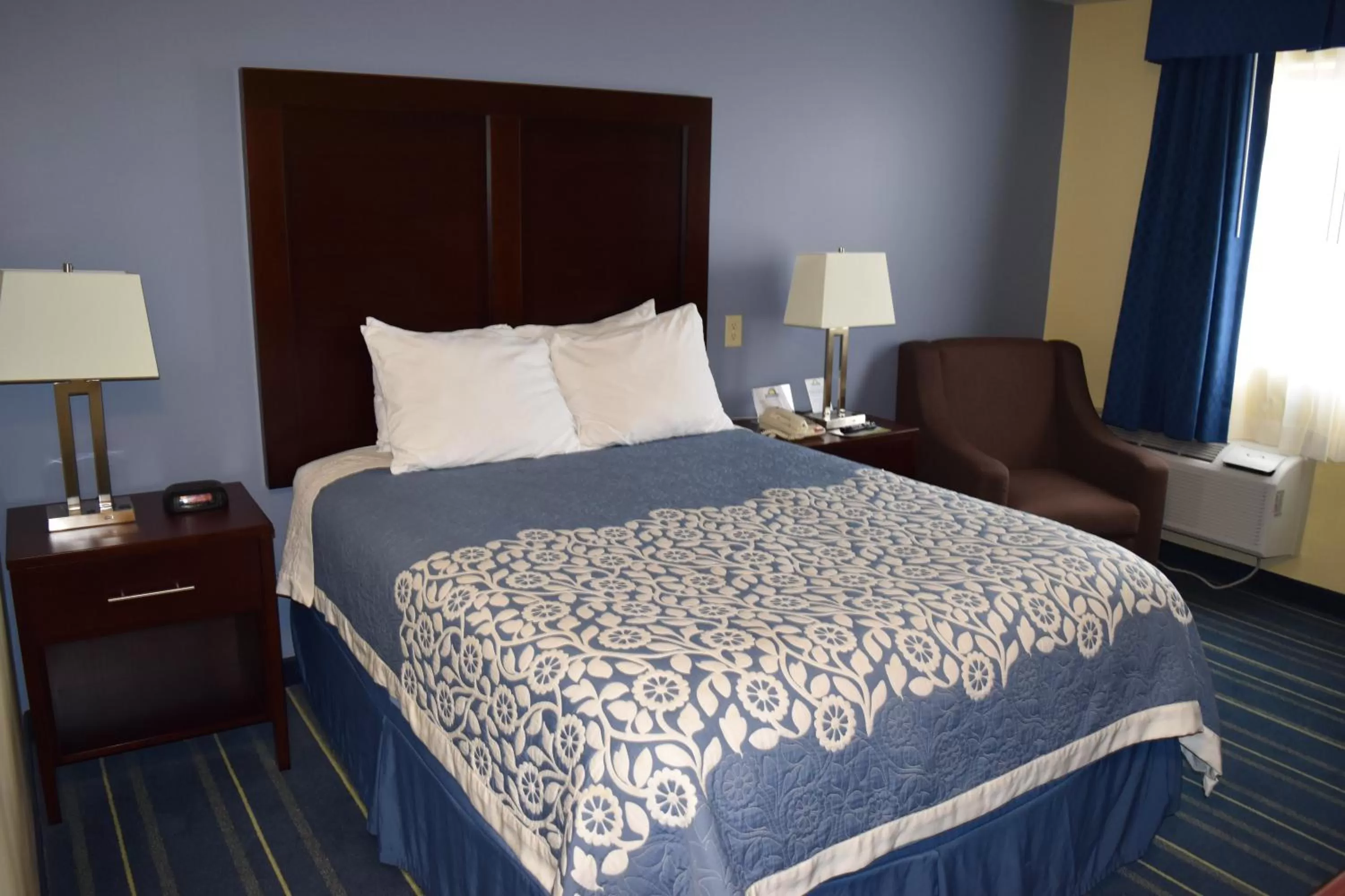 Bed in Days Inn by Wyndham Grand Island