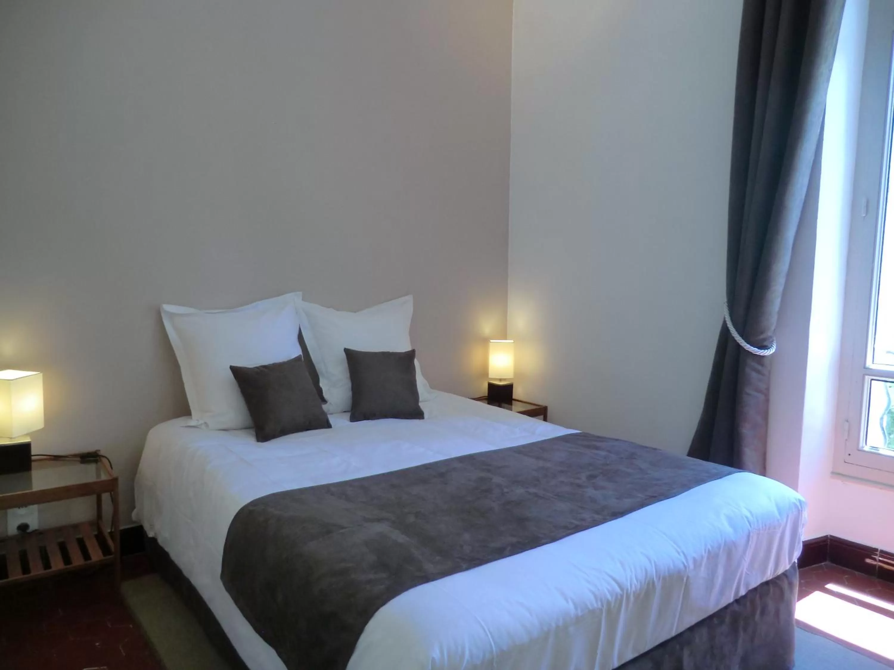 Photo of the whole room, Bed in Le Moulin de Varrians